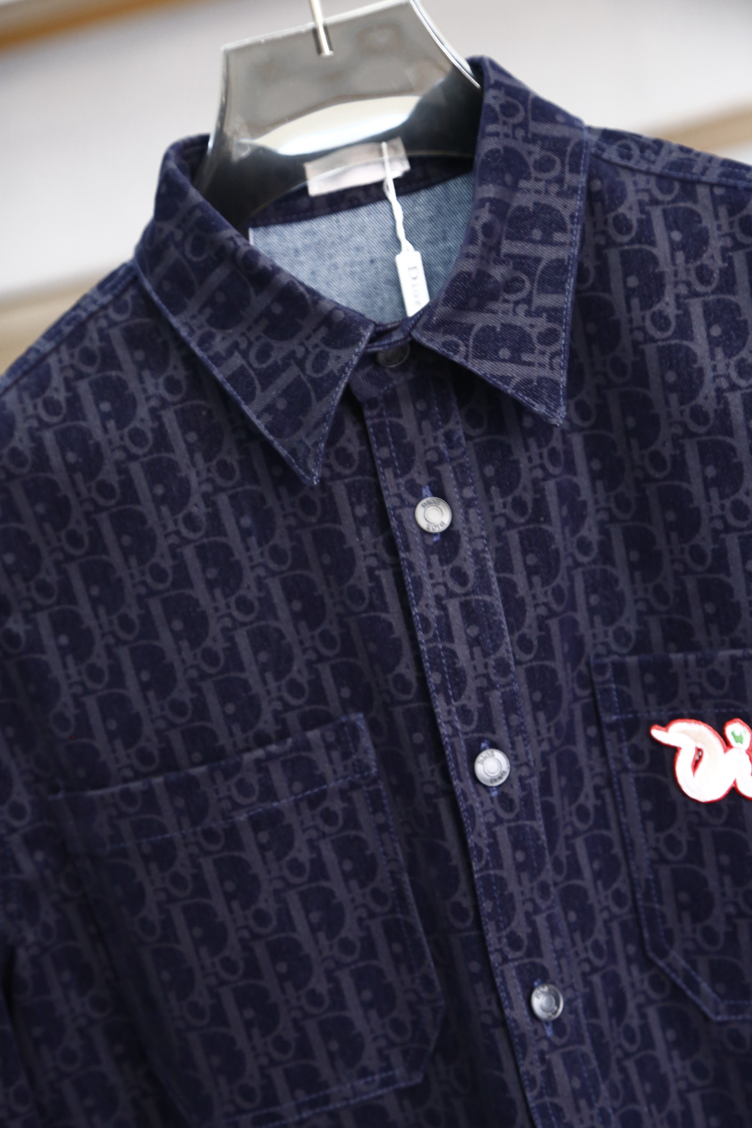 DIOR AND KAWS Limited Edition Spring Snake Jacket Shirt Collection - 图片 3