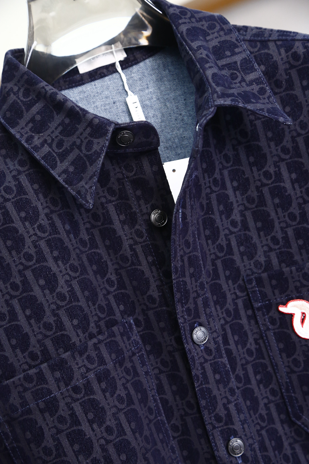 DIOR AND KAWS Limited Edition Spring Snake Jacket Shirt Collection - 图片 6