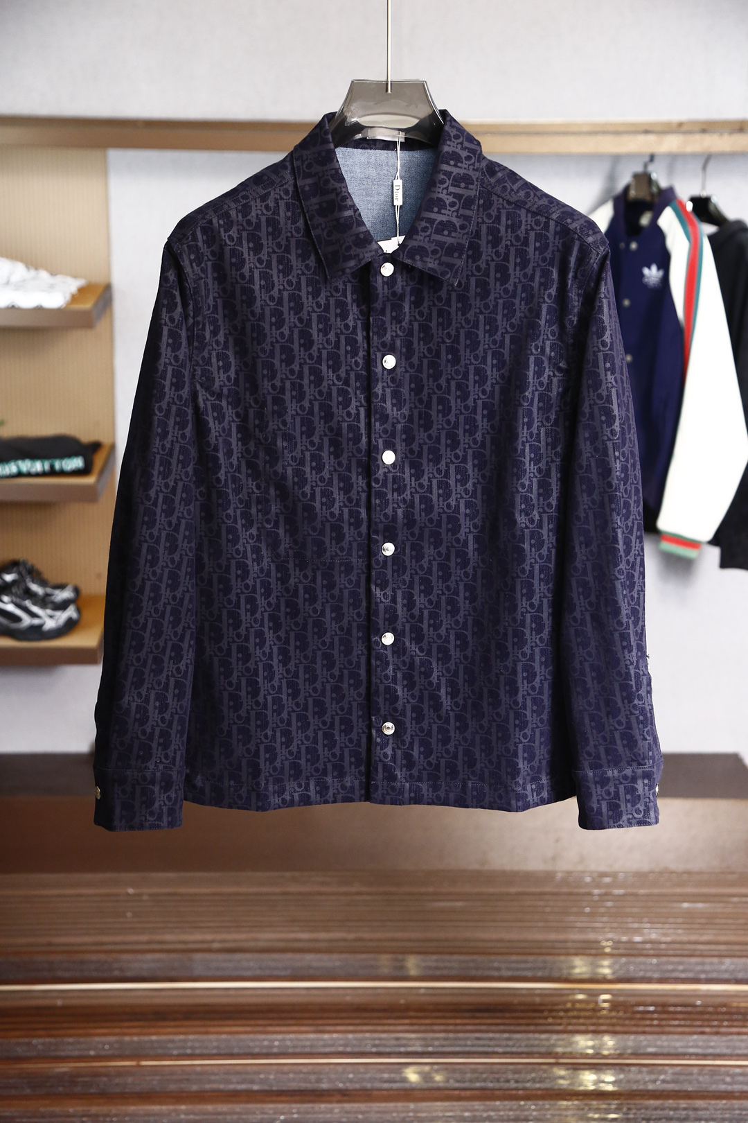 DIOR AND KAWS Spring Collection: Oblique Shirt-Marked Cowboy Jackets