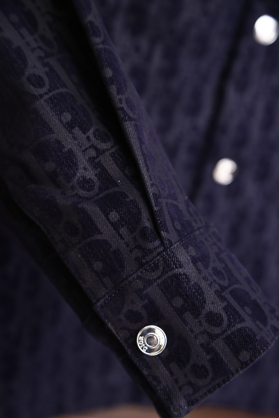 DIOR AND KAWS Spring Collection: Oblique Shirt-Marked Cowboy Jackets - 图片 4