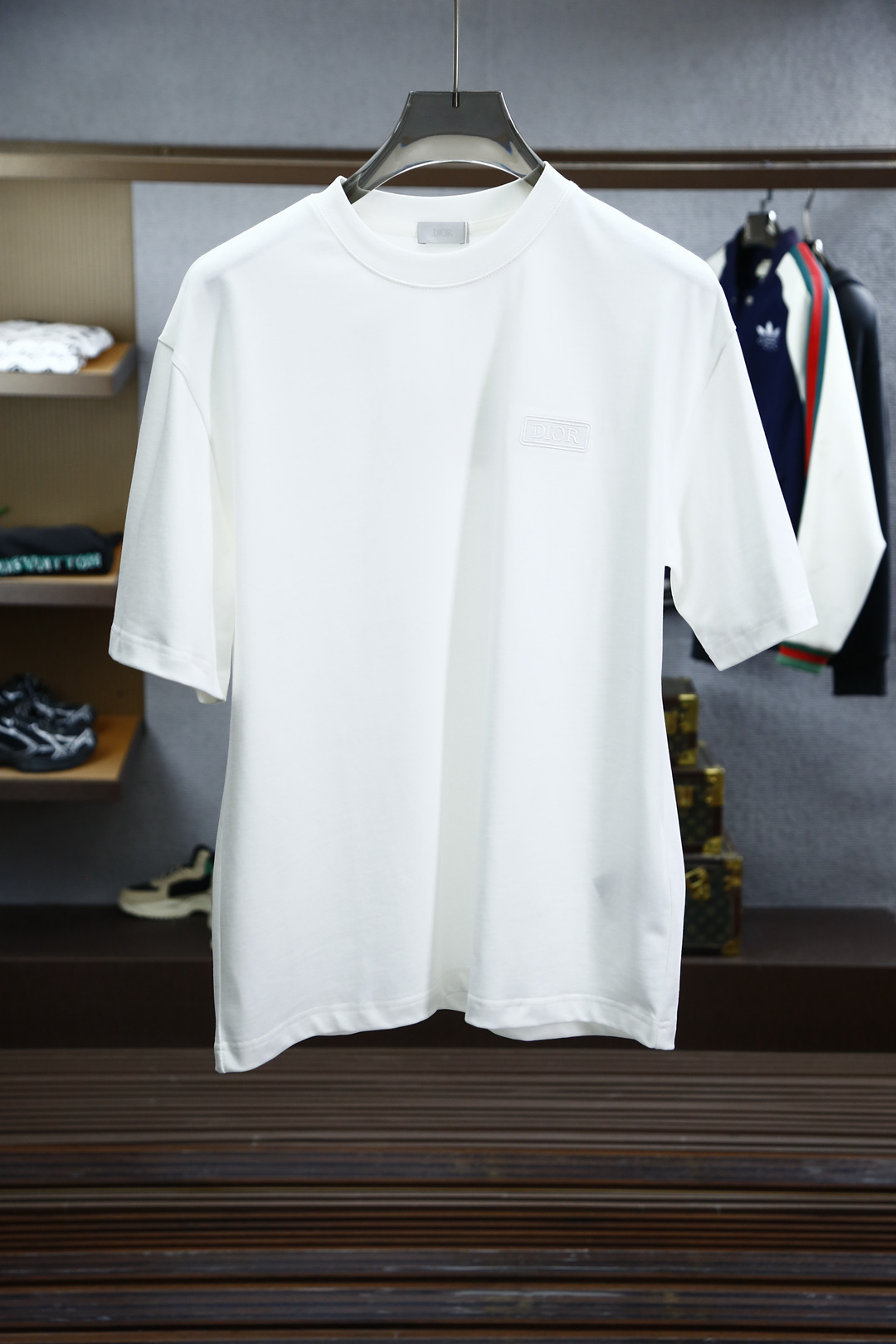 NO:128099,Dior - 12025 New Year's New Style First batch of short-sleeved short-sleeved, imported Ma cotton T-shirts Official website 1.1 top-level manufacturing. Praise the Year of the Snake in China Rib Knitted Neckline The fabric is comfortable, soft and stylish, not easy to deform and absorb sweat, color black and white Size M- XXL loose style likes slim fit and small size, dior, dior, T-shirt, tees, t-shirt, alexander wang19860909Dior迪奥- 12025新年新款第一批短袖,进口匹马棉质T恤 官网1.1顶级制造.礼赞中国蛇年 罗纹针织领口 面料舒适柔软有型,不易变形吸汗, 颜色黑色白色 码数M- XXL宽松版型喜欢修身拿小一号,,dior,dior,T-shirt,tees，t-shirt,alexander wang,Men's clothing