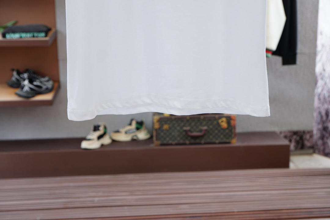 2025 Men’s Silk Cotton T-Shirts: Elegant, Embroidered, and Comfortable - 图片 6