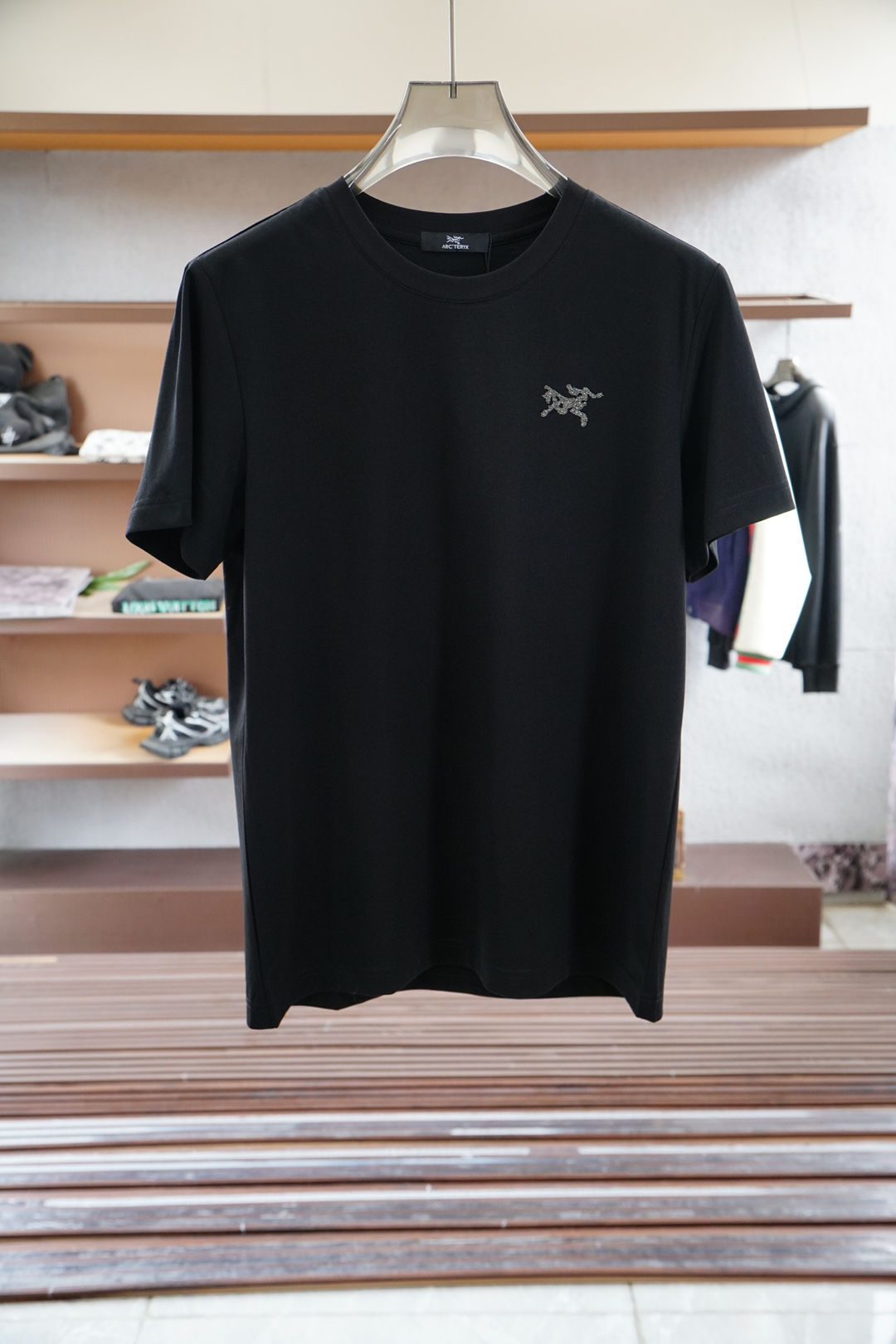 Steven 2025 Men’s Silk Shirts and T-Shirts Collection: Two-Sided Silk Fabrics in Classic Cuts - 图片 2