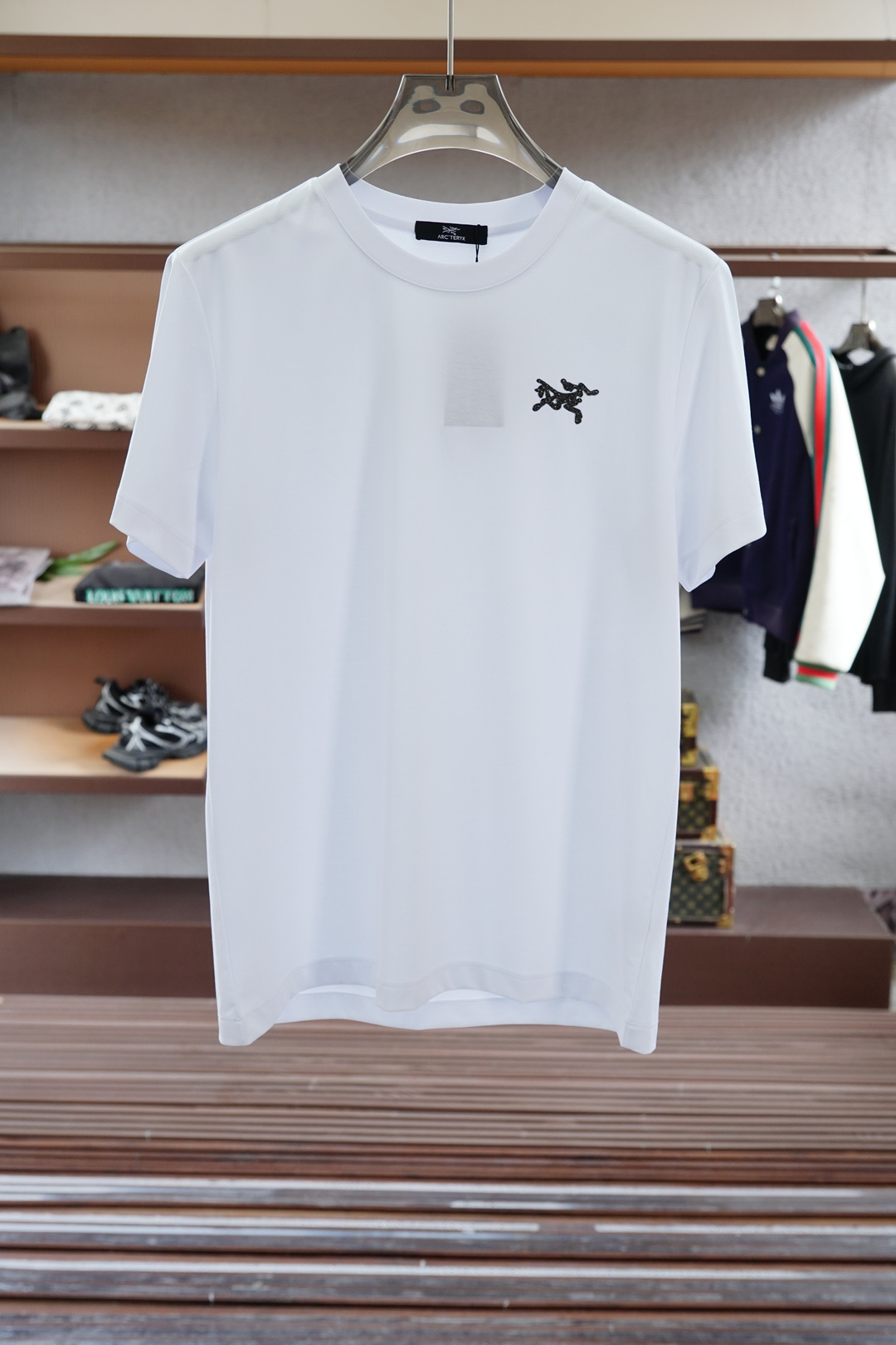 Steven 2025 Men’s Silk Shirts and T-Shirts Collection: Two-Sided Silk Fabrics in Classic Cuts - 图片 4