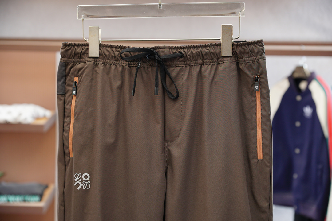 Loewe 2025 Summer Men’s Leisure Pants: Comfortable, Stylish, and Versatile Choice - 图片 3