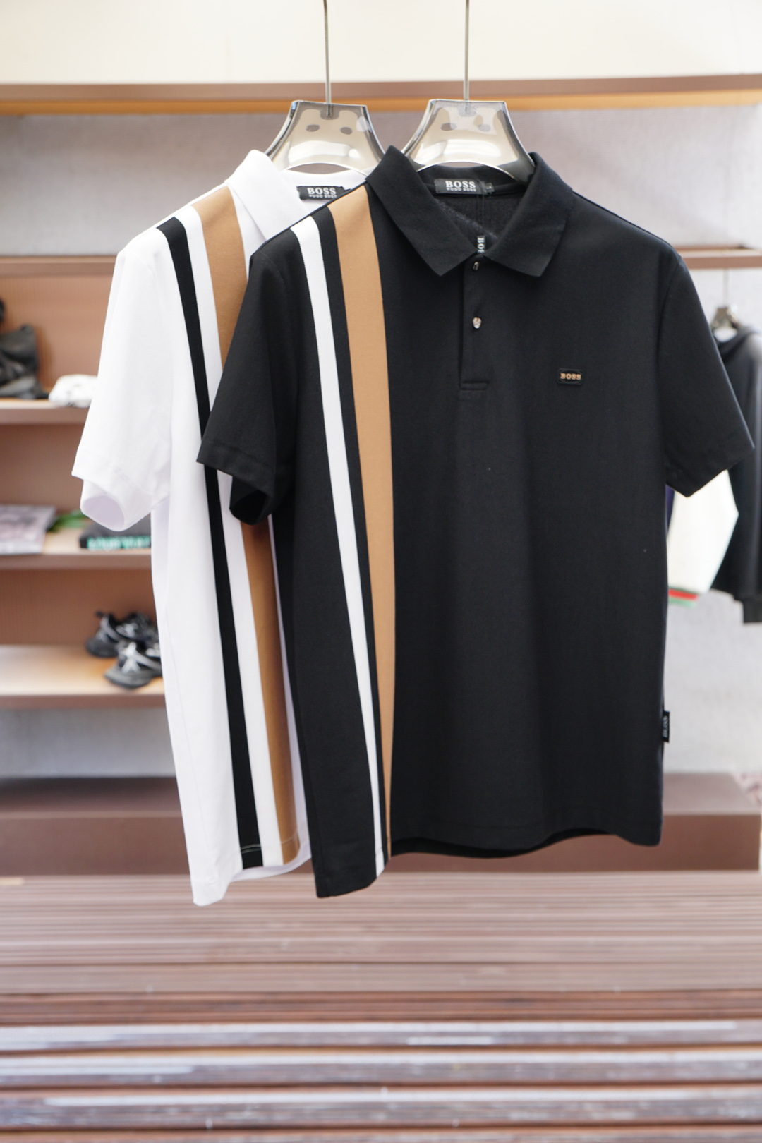 NO:502025,Boss big recommendation!  2025 Early Spring. New products for sale in counters. Fashionable high-end men's clothing Polo - chest logo is fashionable / imported with extremely high density mercerized beads, extremely skin-friendly and comfortable. It feels very delicate to touch, has a good texture, is soft and breathable. It is a very good overall style. It is completely fine to wear it alone. If you like it, you can stock up in advance!  Hurry up and grab it. Size (on M/4XL) pick up the next day., alexander wang19860909Boss 重磅推荐！2025早春.新品 专柜在售 时尚高端男装Polo-胸前Logo个性时尚/进口顶极高密度丝光珠地,极为亲肤舒适 摸上去非常的细腻,质感很好,舒软透气,整体非常不错的一款,内搭单穿都完全没问题,喜欢的亲也可以提早囤货！赶紧下手抢吧.尺码（于M/4XL）隔天取货.,,alexander wang,Men's clothing