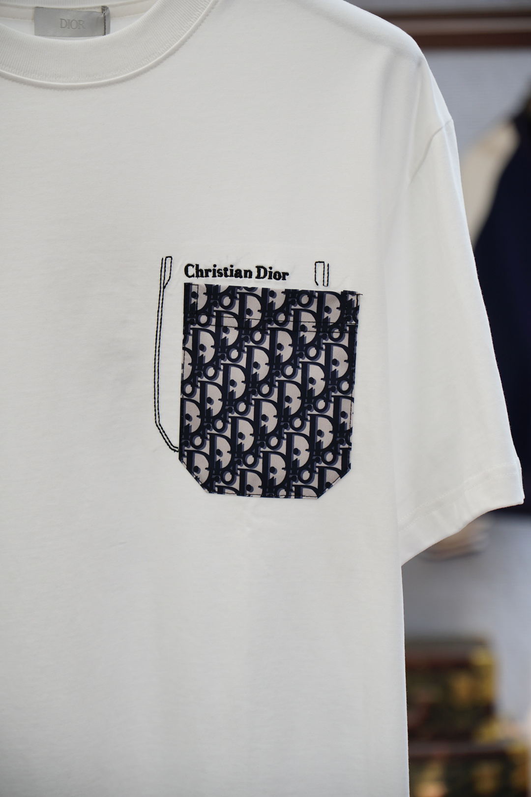 
Dior 迪奥-/2025新款经典圆领短袖，时尚百搭经典元素打造精致工艺专柜面料，顶级元素融合打造，经