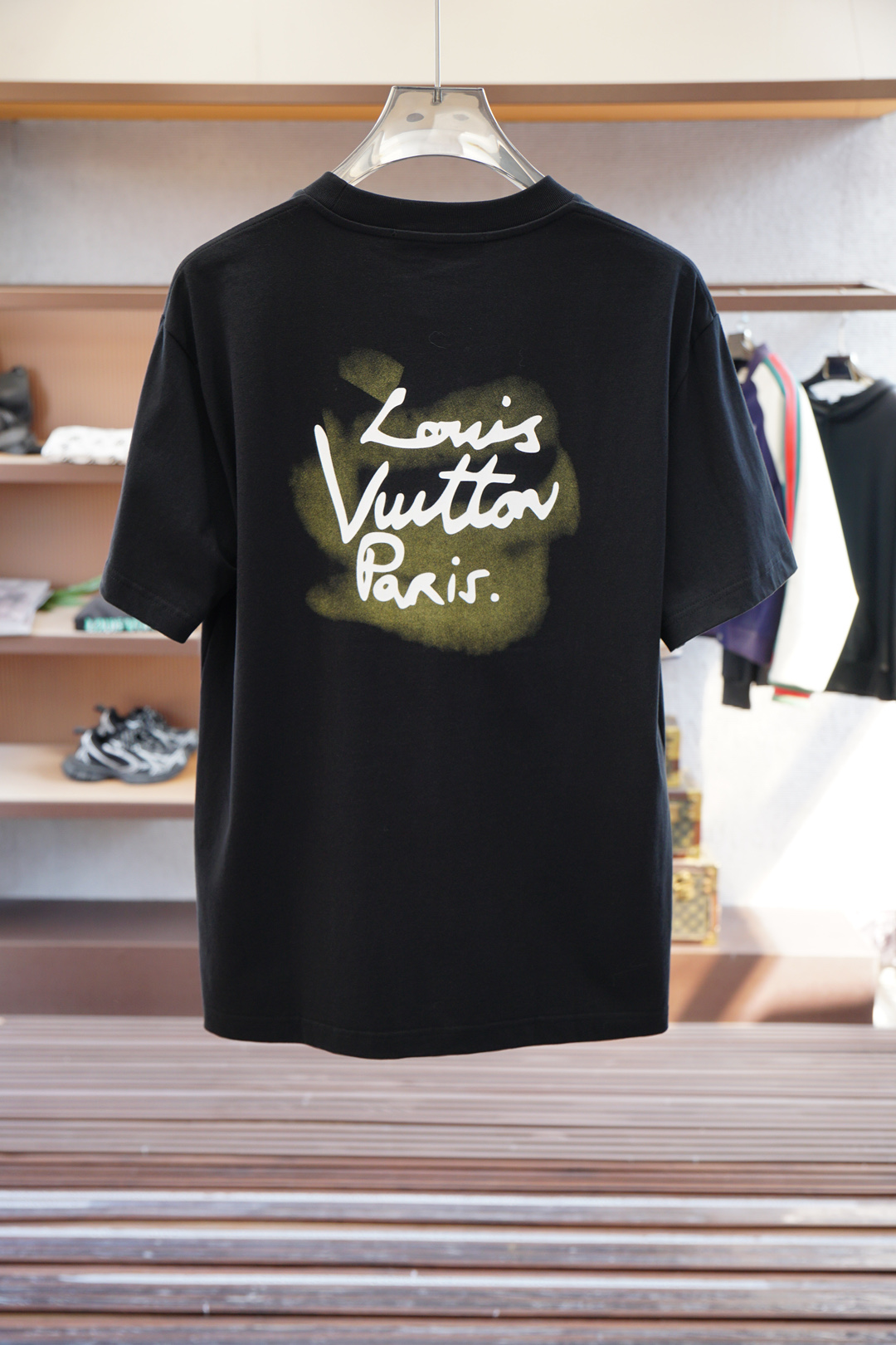 
LV 路易威登/2025新款经典圆领短袖，时尚百搭经典元素打造精致工艺专柜面料，顶级元素融合打造，经典