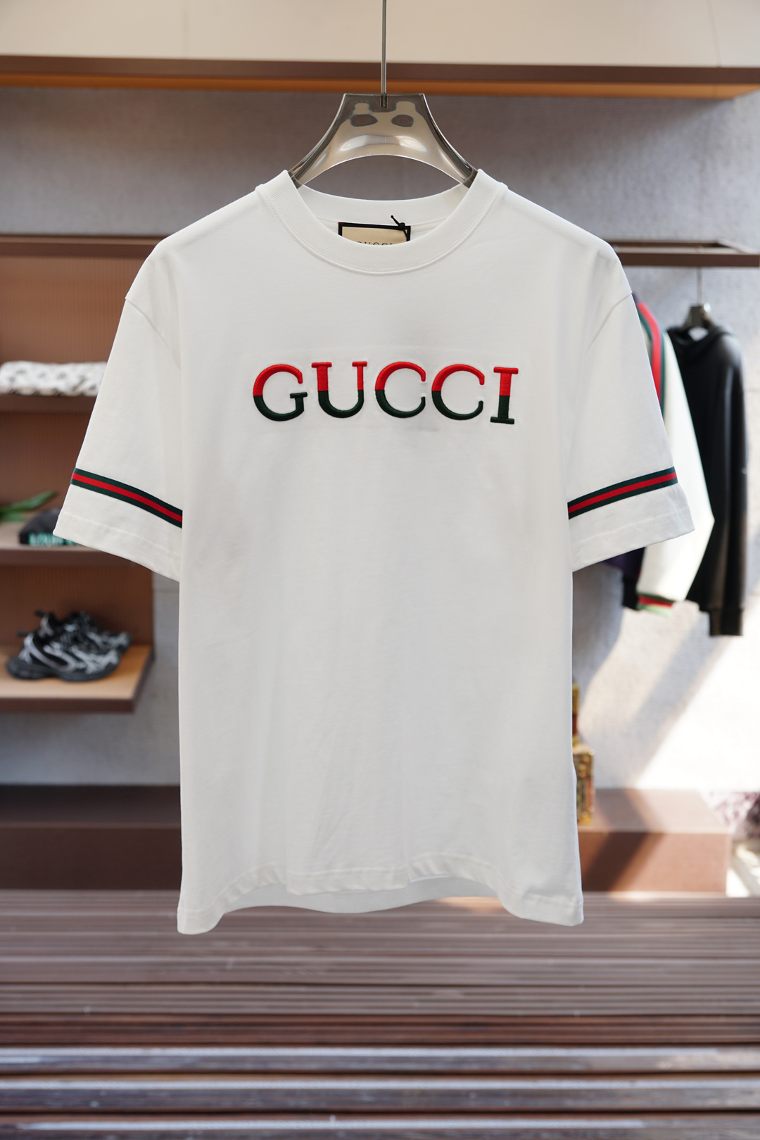 
Gucci 古奇。/2025新款经典圆领短袖，时尚百搭经典元素打造精致工艺专柜面料，顶级元素融合打造，