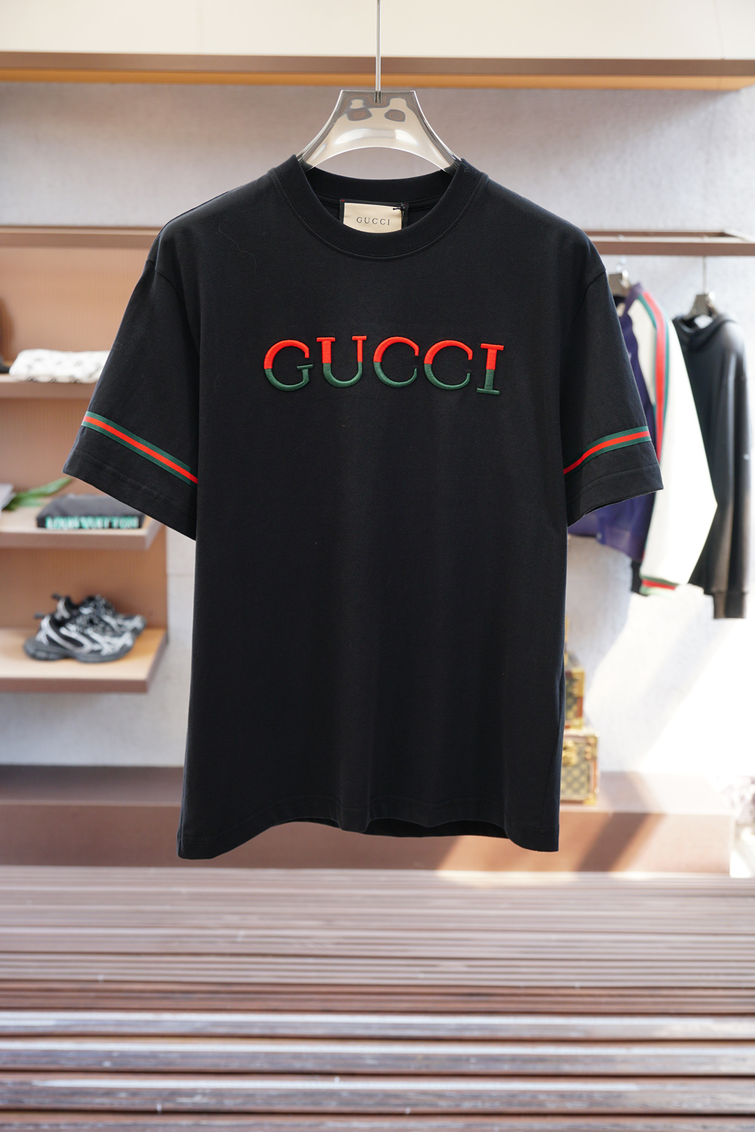 
Gucci 古奇。/2025新款经典圆领短袖，时尚百搭经典元素打造精致工艺专柜面料，顶级元素融合打造，