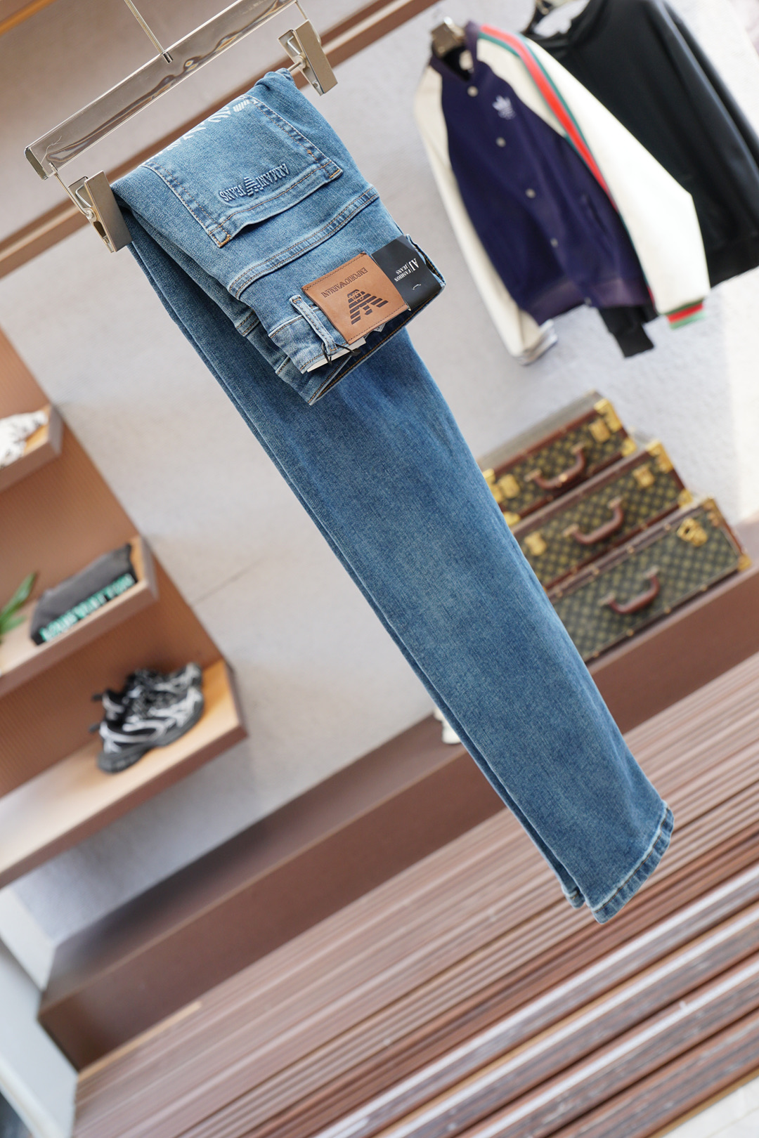 Amani-Ziu Spring/Summer 2025: High-Grade Fashion Pants with Classic Logo Embroidery - 图片 9