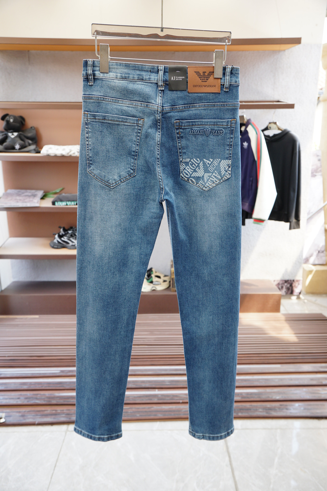 Amani-Ziu Spring/Summer 2025: High-Grade Fashion Pants with Classic Logo Embroidery - 图片 7