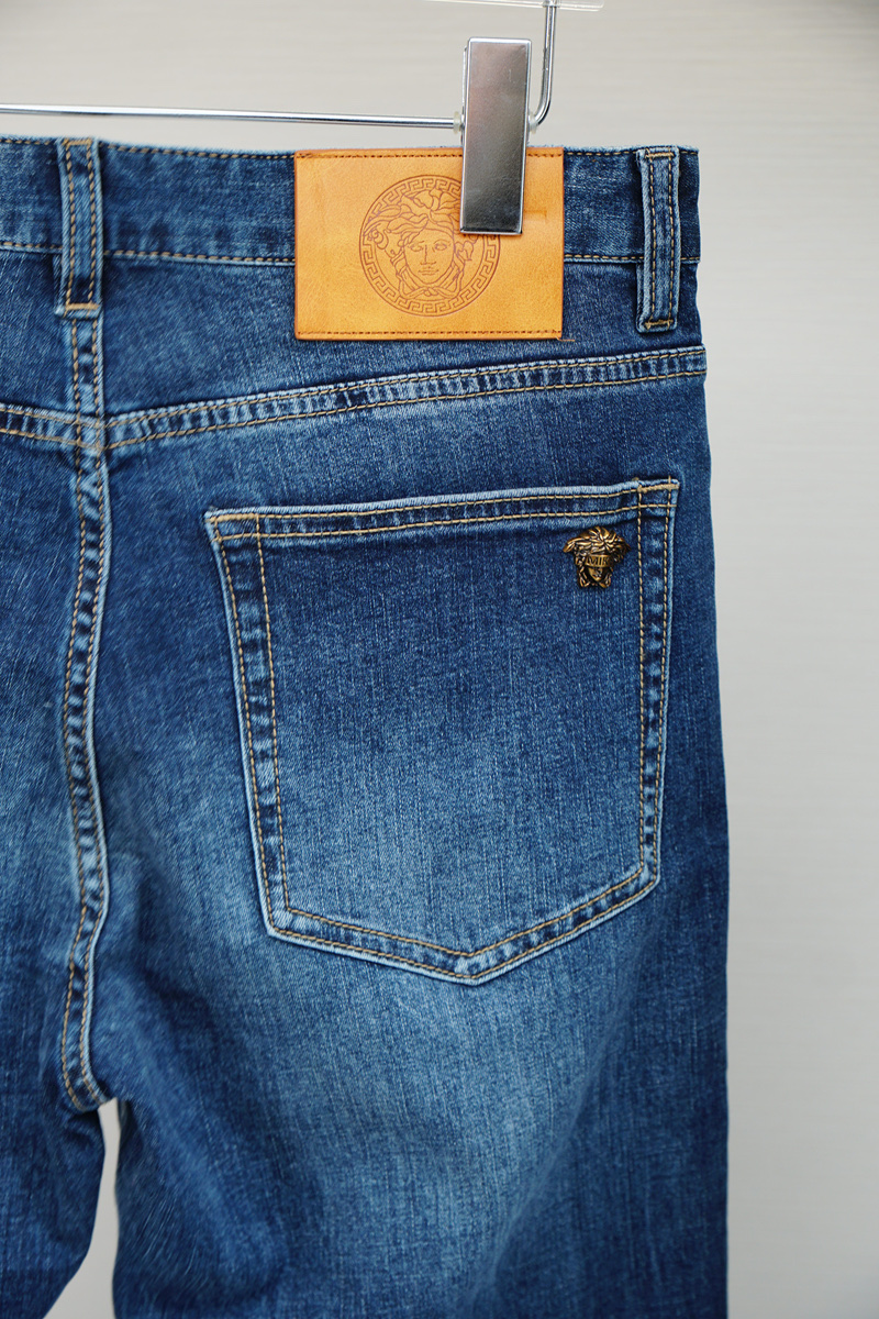 “Versace-Charlie’s Spring/Summer 2025 Collection: High-Grade Fashion with Classic Embroidery and Original Hardware” - 图片 7