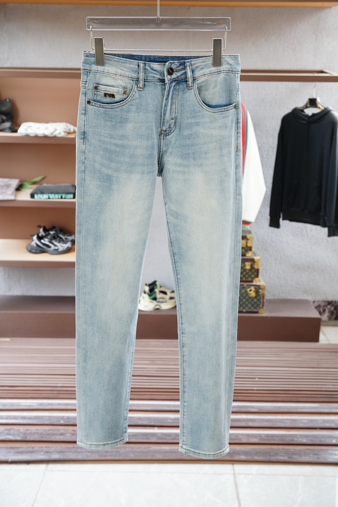 2025 Spring & Summer Fashion: Amani’s Exclusive High-Grade Pants with Intricate Details - 图片 1