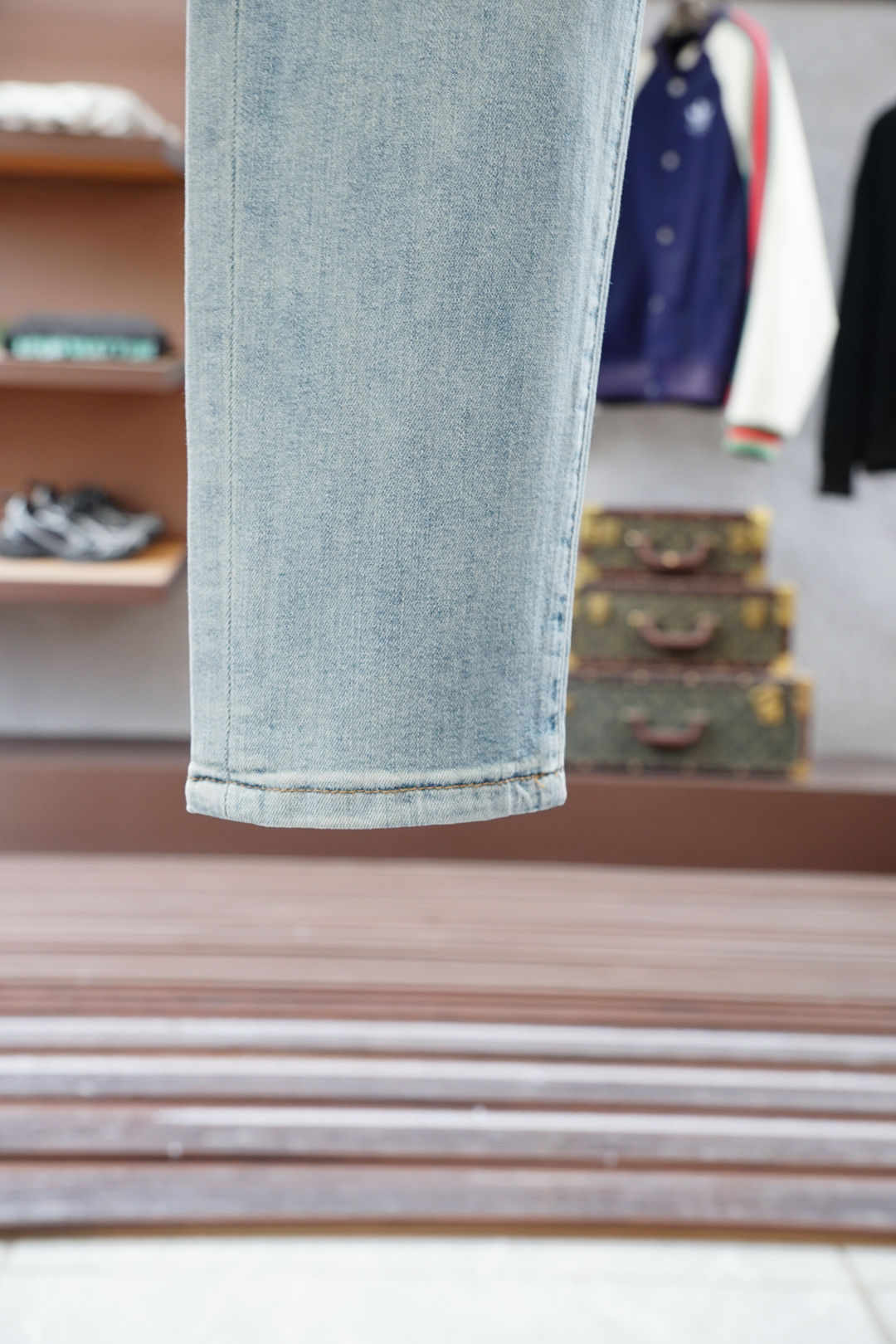 2025 Spring & Summer Fashion: Amani’s Exclusive High-Grade Pants with Intricate Details - 图片 5