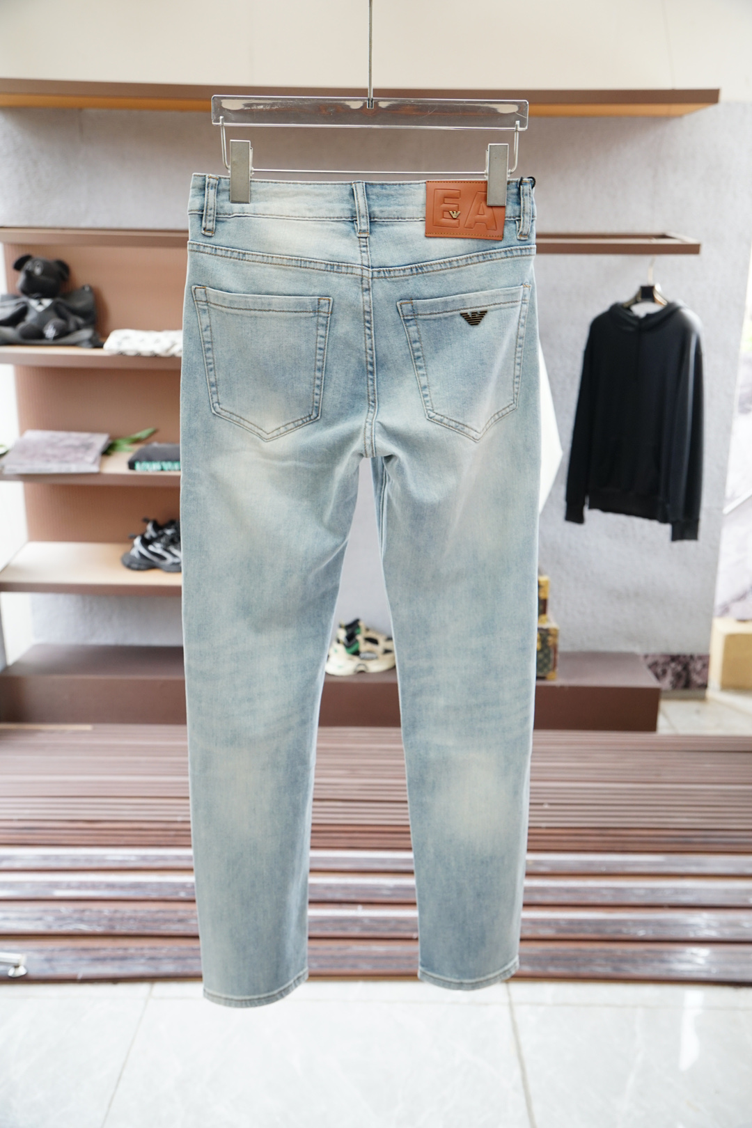 2025 Spring & Summer Fashion: Amani’s Exclusive High-Grade Pants with Intricate Details - 图片 7
