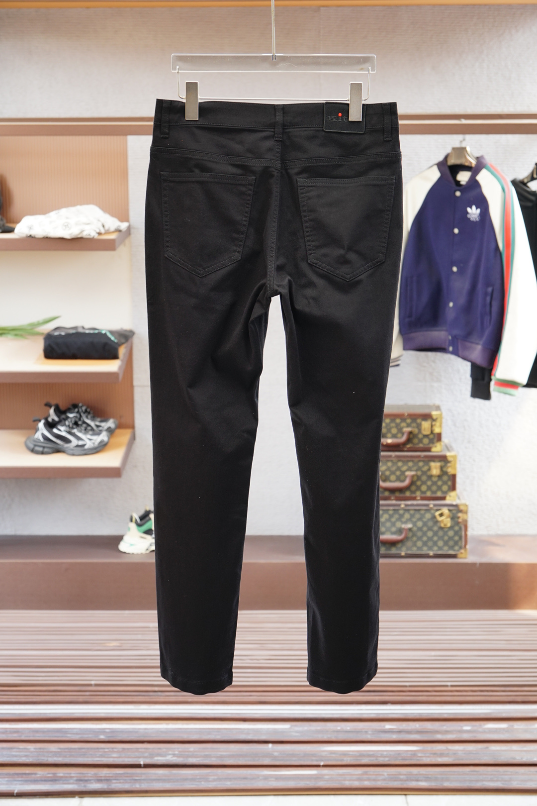 P650 Kiton Recreational Jeans: Cozy, Stylish, and Versatile for Dynamic Travel - 图片 2