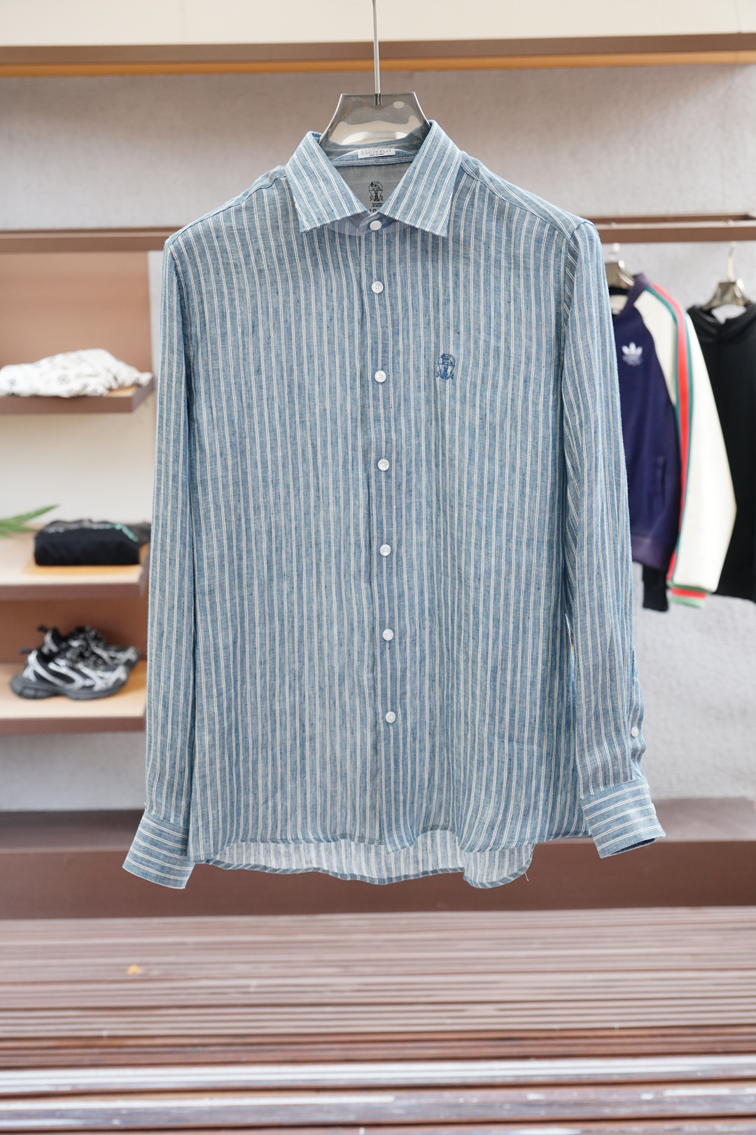 NO:523032,BC, Bruti-25 early autumn new style is available. The latest plaid shirt jacket, you can wear it alone, and the temperament lapel casual style looks good on the outside and the inside!  Custom linen fabric, casual and fashionable on the upper body!  Not easy to wrinkle, original film customization perfect workmanship quality depends on details, same model for men and women, code number M-3XL,,, jackets & coats,alexander wang19860909BC,布鲁提-25早秋新款上新 最新格子衬衣外套,单穿打底都可以,气质翻领休闲版型外搭内搭都好看！定制亚麻面料 上身随性又时髦！不易皱,原版开膜定制完美做工品质看细节 男女同款 码数M-3XL,,,jackets & coats,alexander wang,Men's clothing