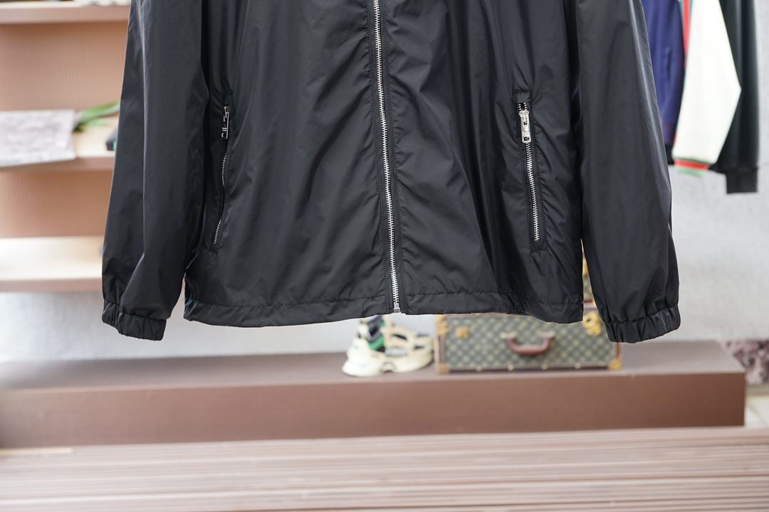Prada Men’s Jacket Collection 2025: High-Quality Design, Comfort, and Craftsmanship - 图片 3