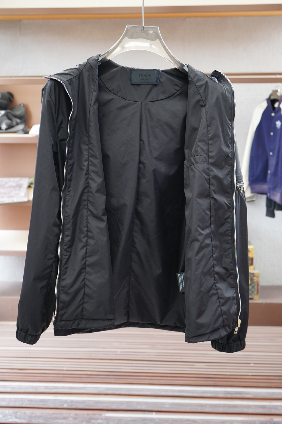 Prada Men’s Jacket Collection 2025: High-Quality Design, Comfort, and Craftsmanship - 图片 9