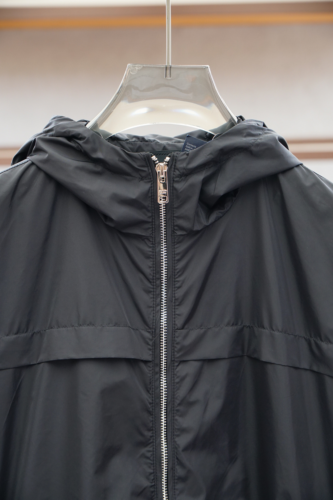 Prada Men’s Jacket Collection 2025: High-Quality Design, Comfort, and Craftsmanship - 图片 4