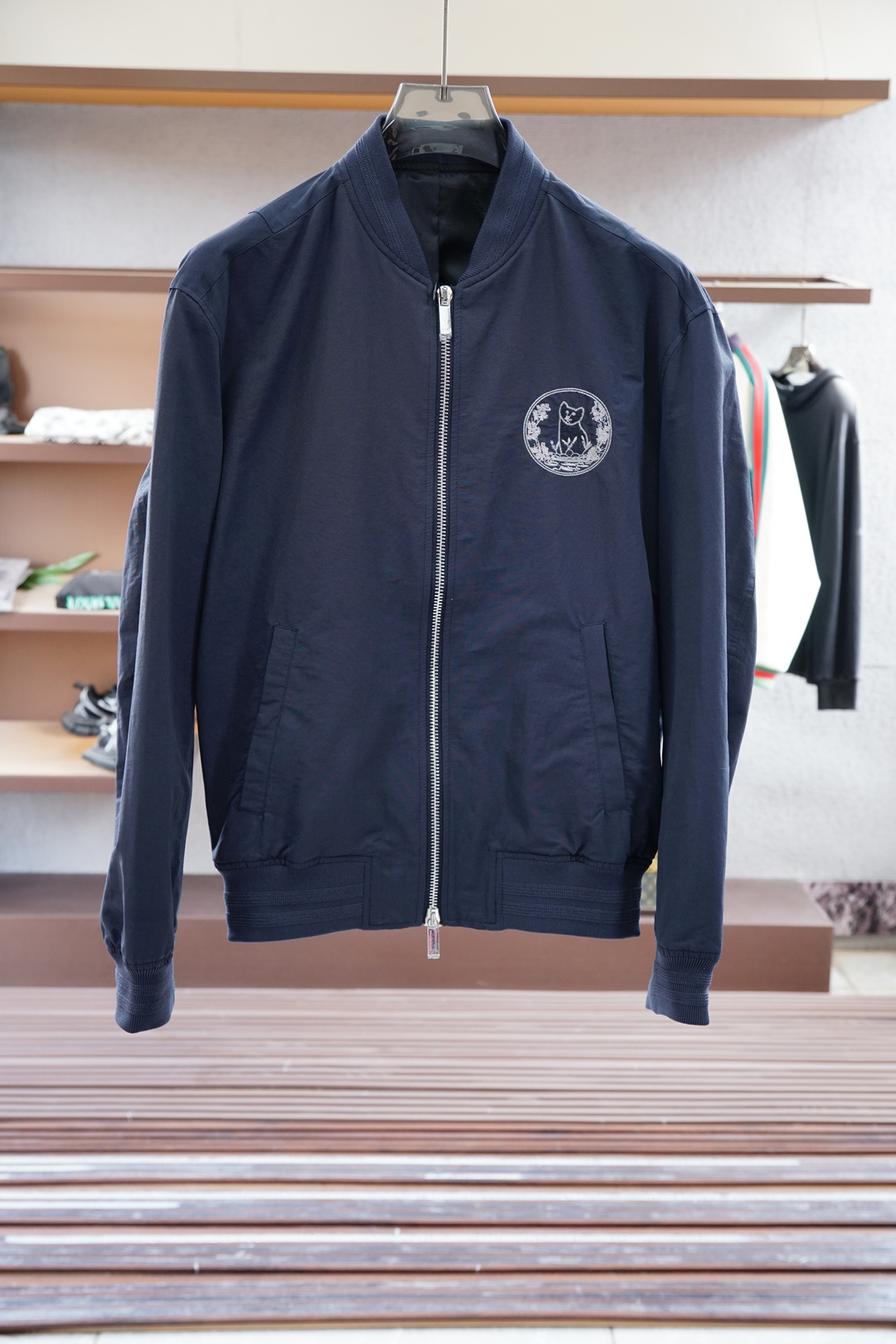 NO:531589,Dior/2025 pure new men's baseball collar jacket, high-quality counter fabric, breathable and comfortable, impeccable details, brand element design concept, exquisite workmanship and complex craftsmanship, professional purchasing grade reflects high quality. LZ feels delicate and soft!  It is casually cut, with a great upper body style!  S-XL,,,dior,dior,jackets & coats,jackets & coats,alexander wang19860909Dior 迪奥/2025开纯新款男士棒球领夹克外套,高定专柜面料 透气舒适度高,细节无可挑剔,品牌元素设计理念,做工考究工艺复杂,专业代购级体现高品质.LZ手感细腻柔软！呈现休闲裁剪,上身版型超赞！ 码数S- XL,,,dior,dior,jackets & coats,jackets & coats,alexander wang,Men's clothing