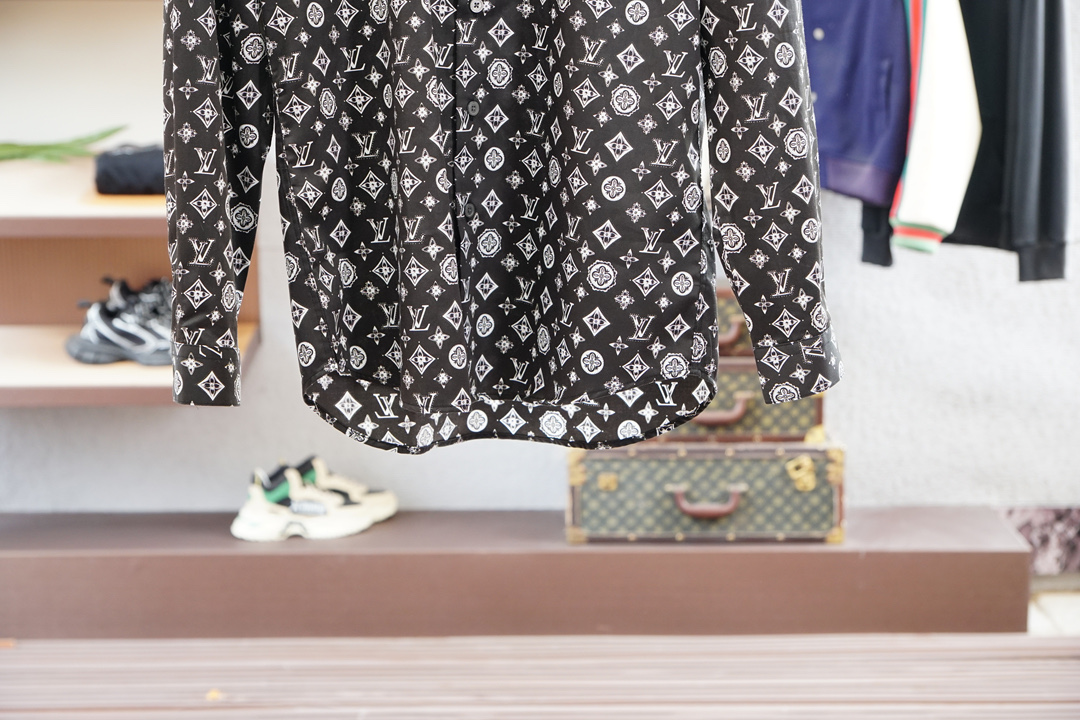 Title: P722LV Louis Vuitton-2025 New High-End Male Shirts Summary Summary: Louis Vuitton’s 2025 male shirts offer clean white designs, youthful fashion - 图片 3