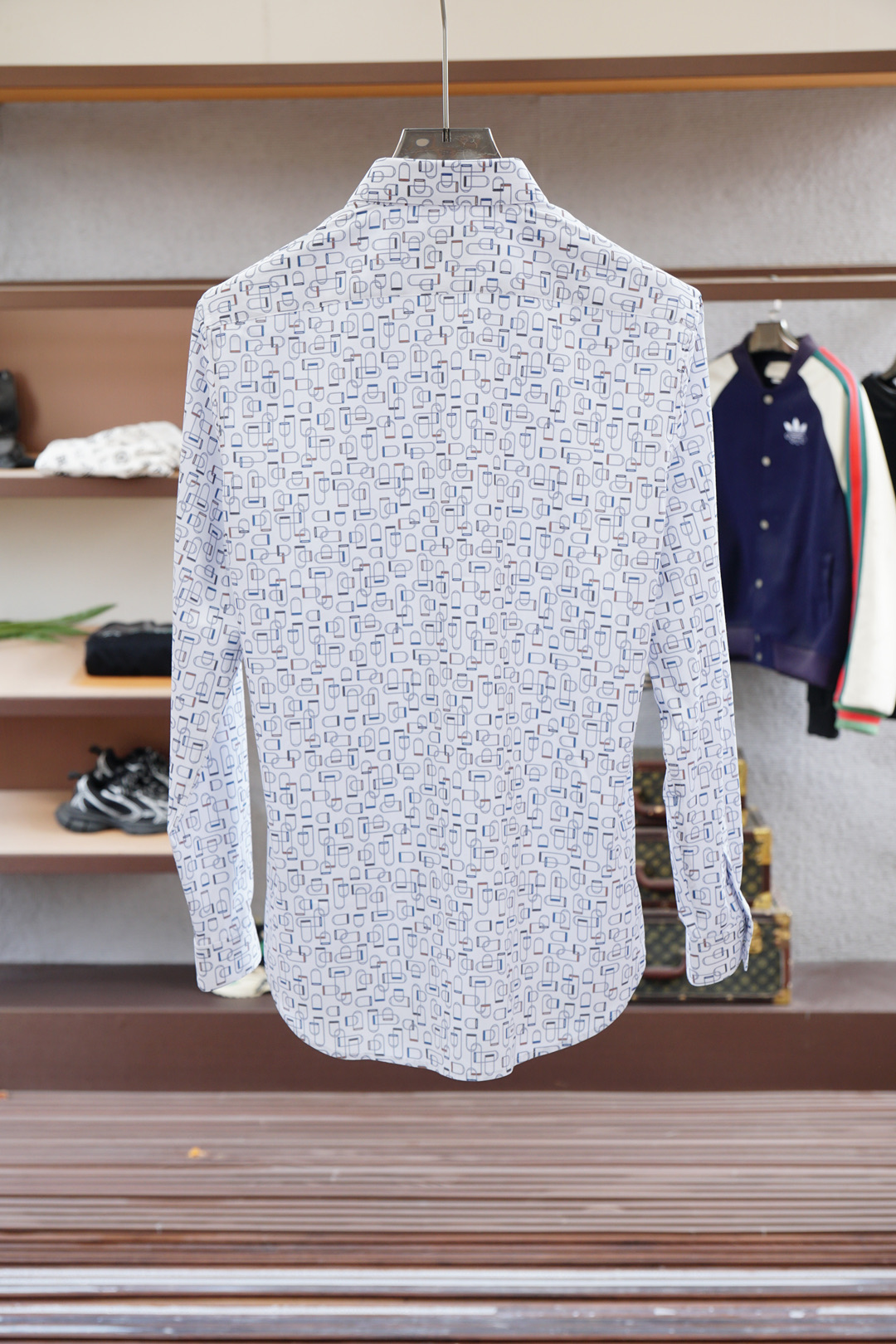 Title: P722Hermes Men’s High-End Shirts with Clean White Designs and Comfortable Fit - 图片 8