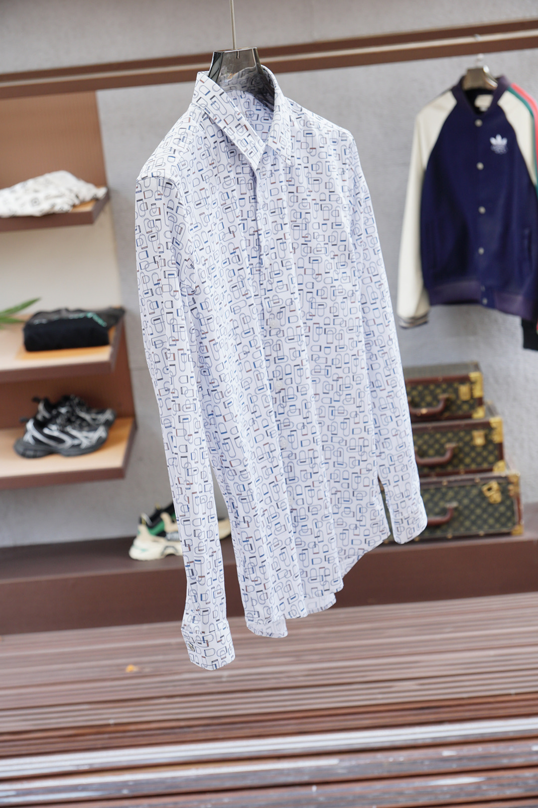 Title: P722Hermes Men’s High-End Shirts with Clean White Designs and Comfortable Fit - 图片 7