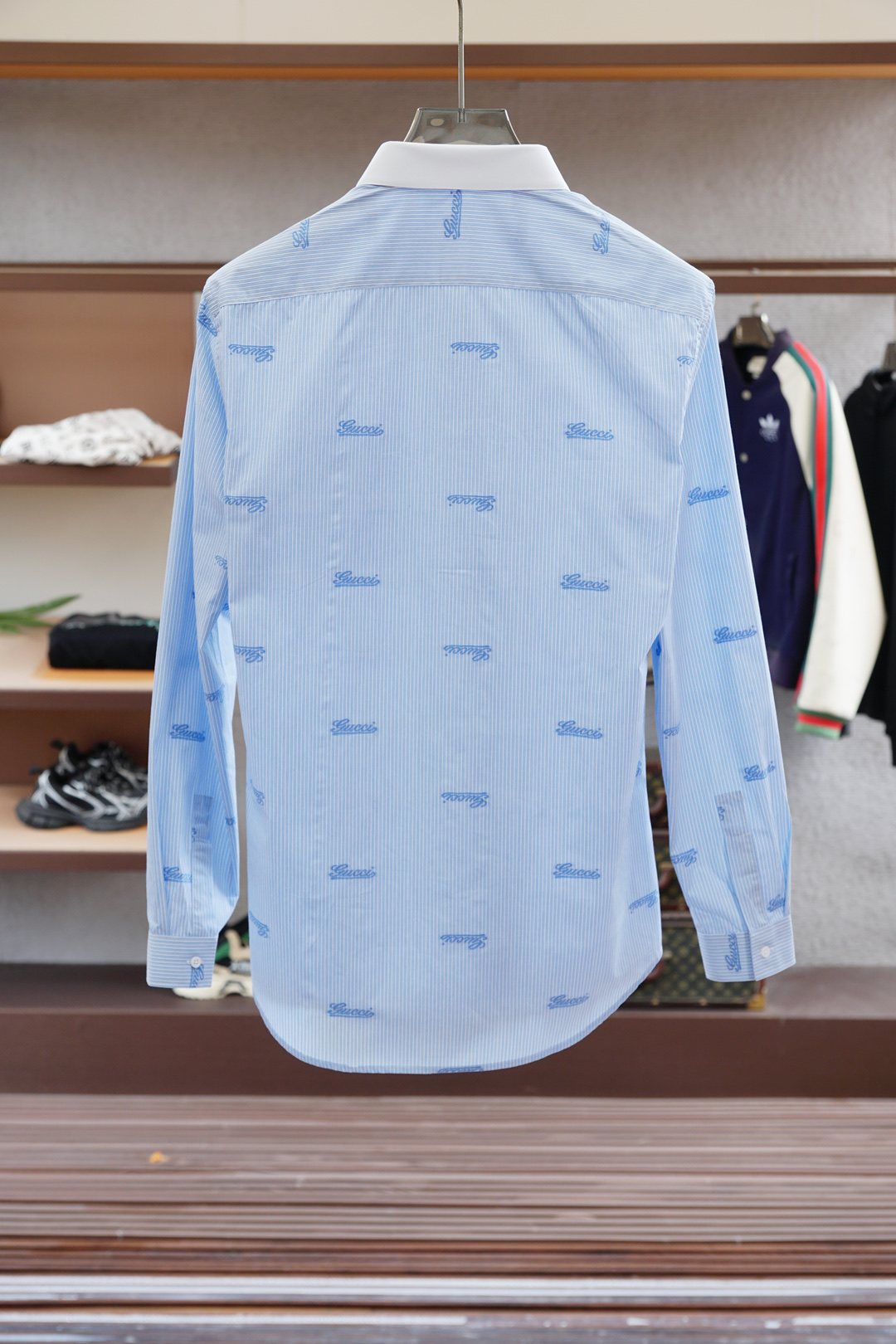 Title: Gucci 2025 Men’s Shirts: High-End, White Designs, Elite Style, Embroidered Logo, Comfortable Cotton, Youthful Fashion. - 图片 8