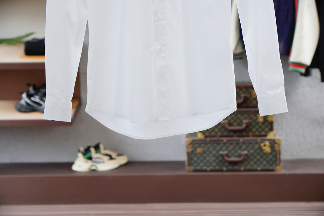 “High-End Men’s Shirts: Clean White Designs with Elite Directors’ Series and Embroidered Logo – 2025 New Product” - 图片 3