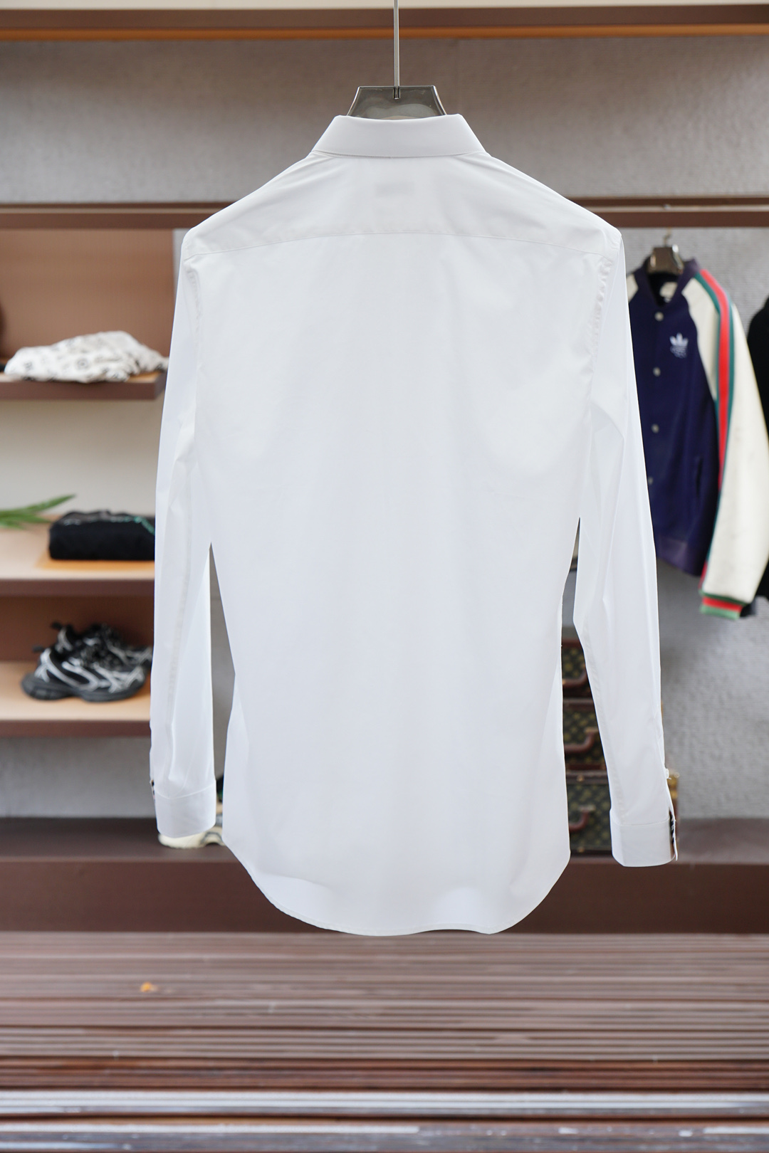 “High-End Men’s Shirts: Clean White Designs with Elite Directors’ Series and Embroidered Logo – 2025 New Product” - 图片 8