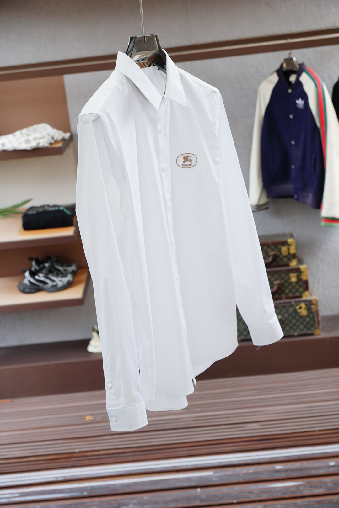 “High-End Men’s Shirts: Clean White Designs with Elite Directors’ Series and Embroidered Logo – 2025 New Product” - 图片 7