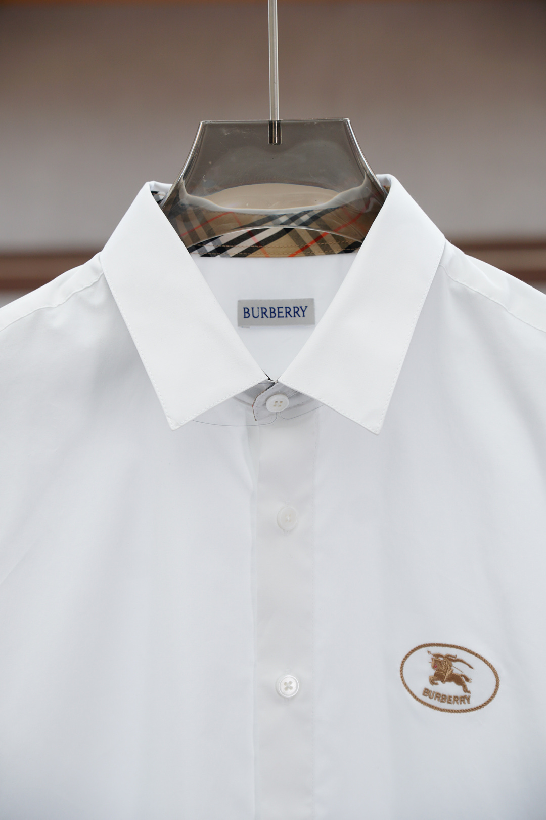 “High-End Men’s Shirts: Clean White Designs with Elite Directors’ Series and Embroidered Logo – 2025 New Product” - 图片 4