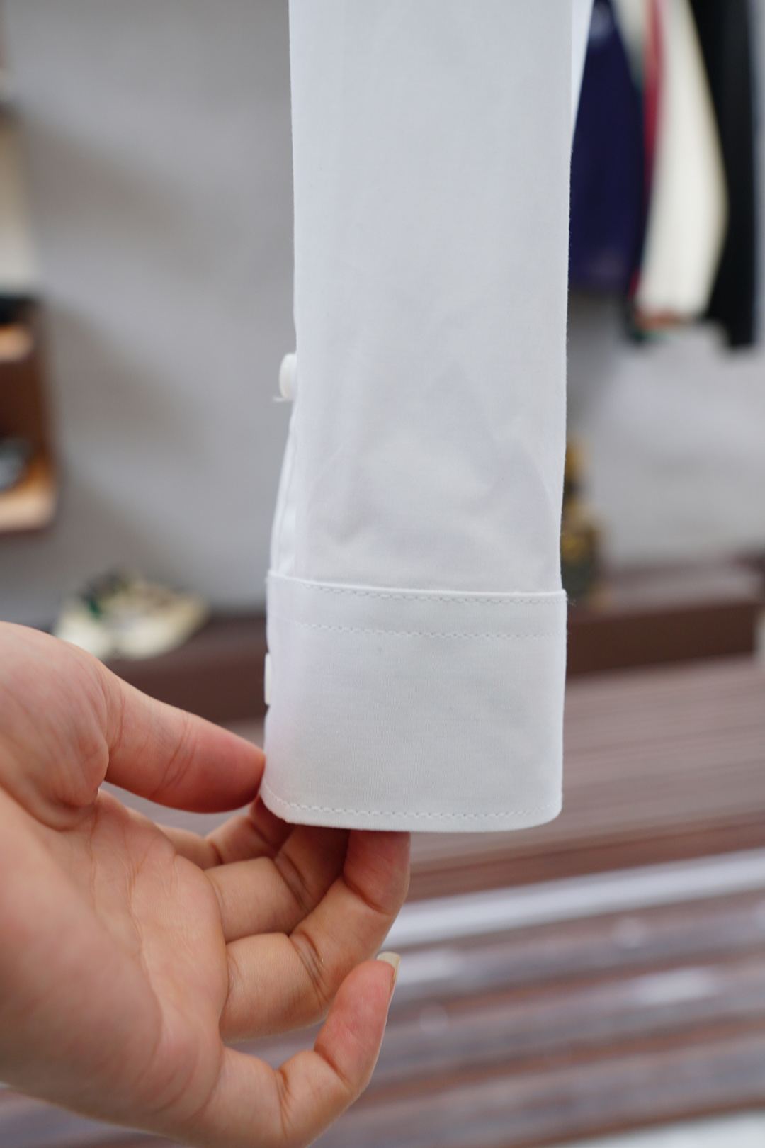 “High-End Men’s Shirts: Clean White Designs with Elite Directors’ Series and Embroidered Logo – 2025 New Product” - 图片 6