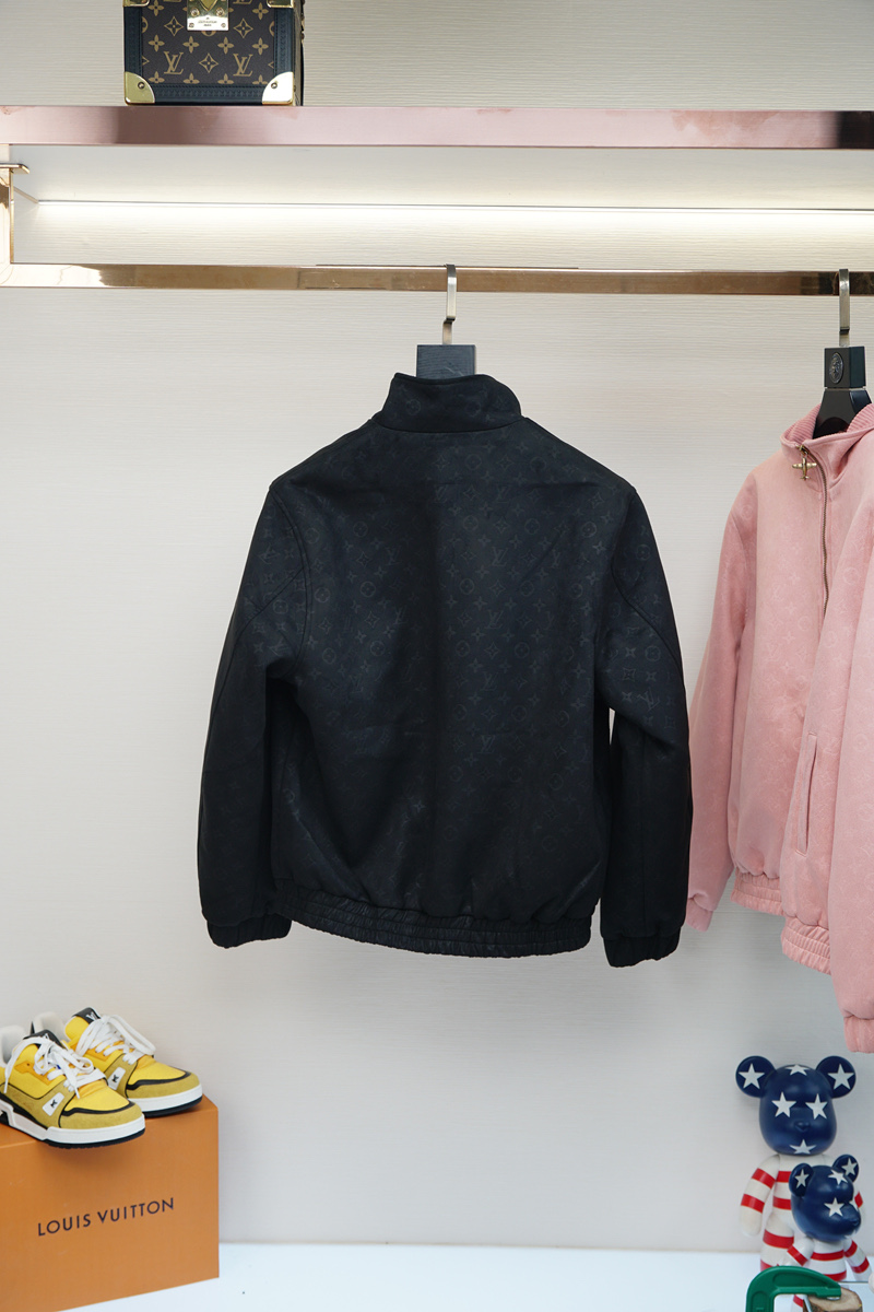 “Louis Vuitton Men’s Baseball Collar Jacket: High-End Design, Comfort, Quality, and Style – M-XXL Sizes Available” - 图片 9