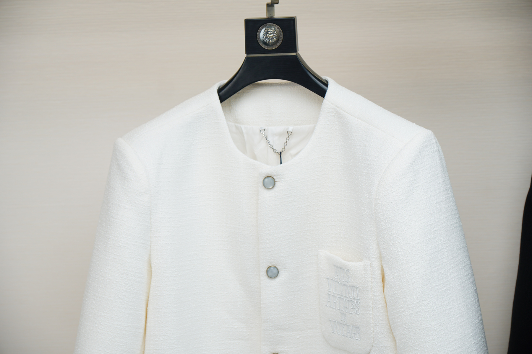 Louis Vuitton Men’s Fragrance Suit: High-Quality, Impeccable Design, Delicate and Soft Hands – 2025 Collection - 图片 5