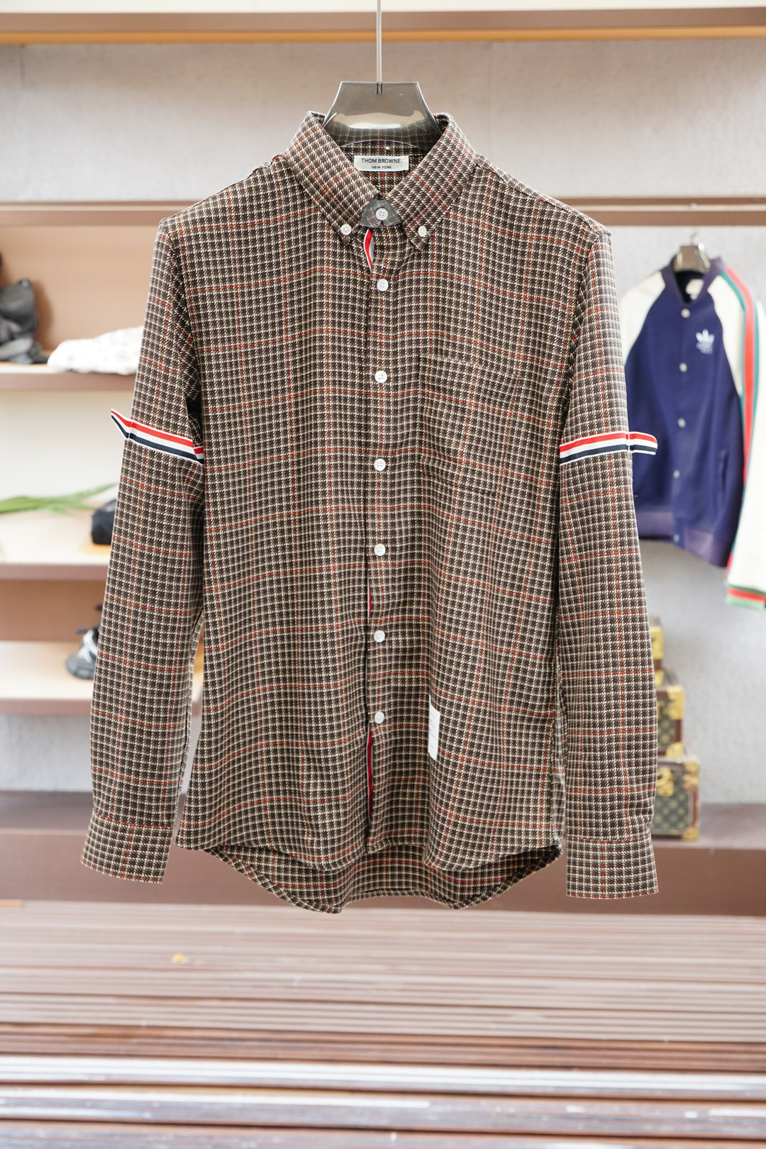 High-End Men’s Shirts: Clean White Designs for Executive Elites, Comfortable and Stylish – Available in Various Sizes