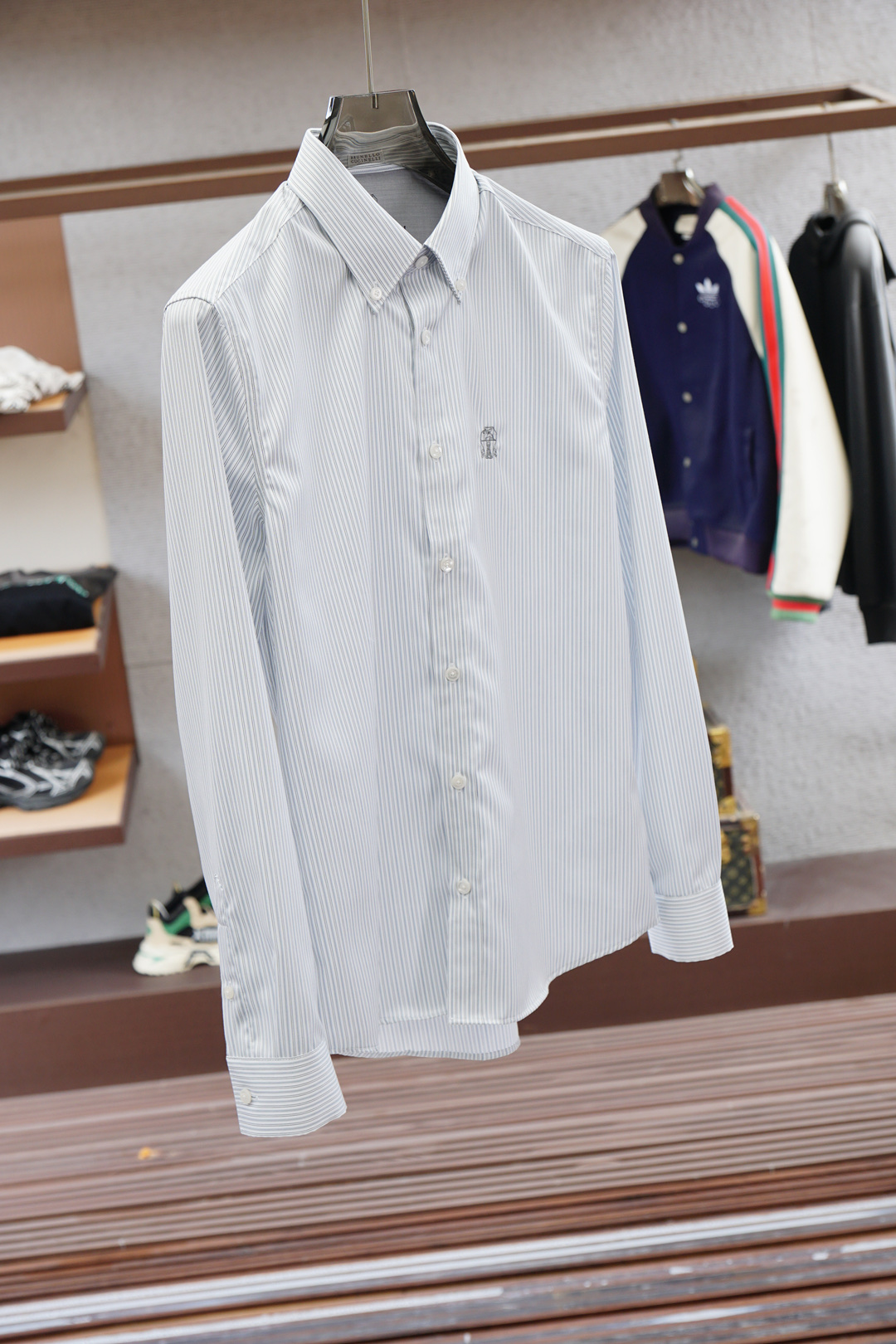 “High-End Men’s White Shirts with Embroidered Logo: Comfortable, Stylish, and Wrinkle-Resistant” - 图片 7