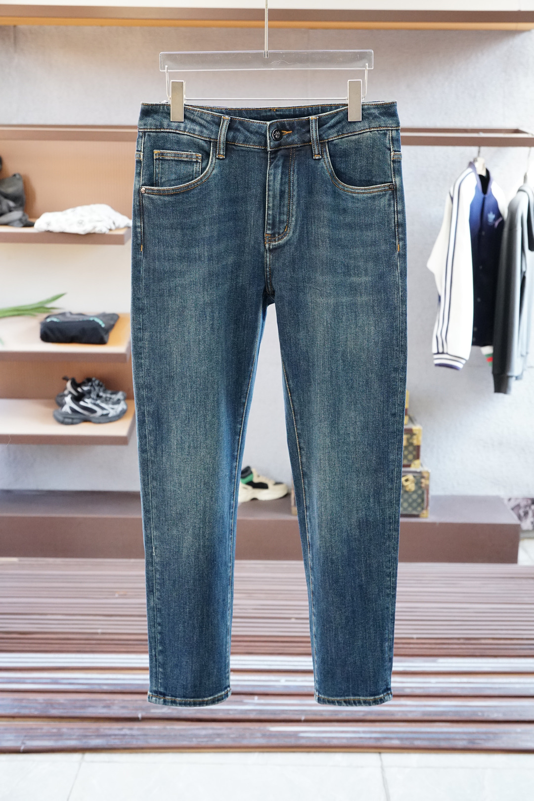 NO:571629,Dior/New Dior is coming for early autumn, new casual pants and jeans, high-end customized series. Imported high-density pure cotton with sand washing process is comfortable, soft and skin-friendly, straight and not easy to wrinkle, simple and clear, super versatile upper body effect, super fashionable and versatile, straight and stylish, a wardrobe must-have!  Suitable for any occasion 30-38 next day pickup no, dior, dior, jeans, alexander wang19860909Dior 迪奥/新款来袭早秋新款新款休闲裤牛仔裤,高端定制系列.进口高密度纯棉加沙洗工艺舒适柔软亲肤,笔挺不易起皱,简单明了,超级百搭上身效果超级棒时尚百搭,笔挺有型,衣橱必备！适合任何场合穿着 30-38隔天取货无,,dior,dior,jeans,alexander wang,Men's clothing