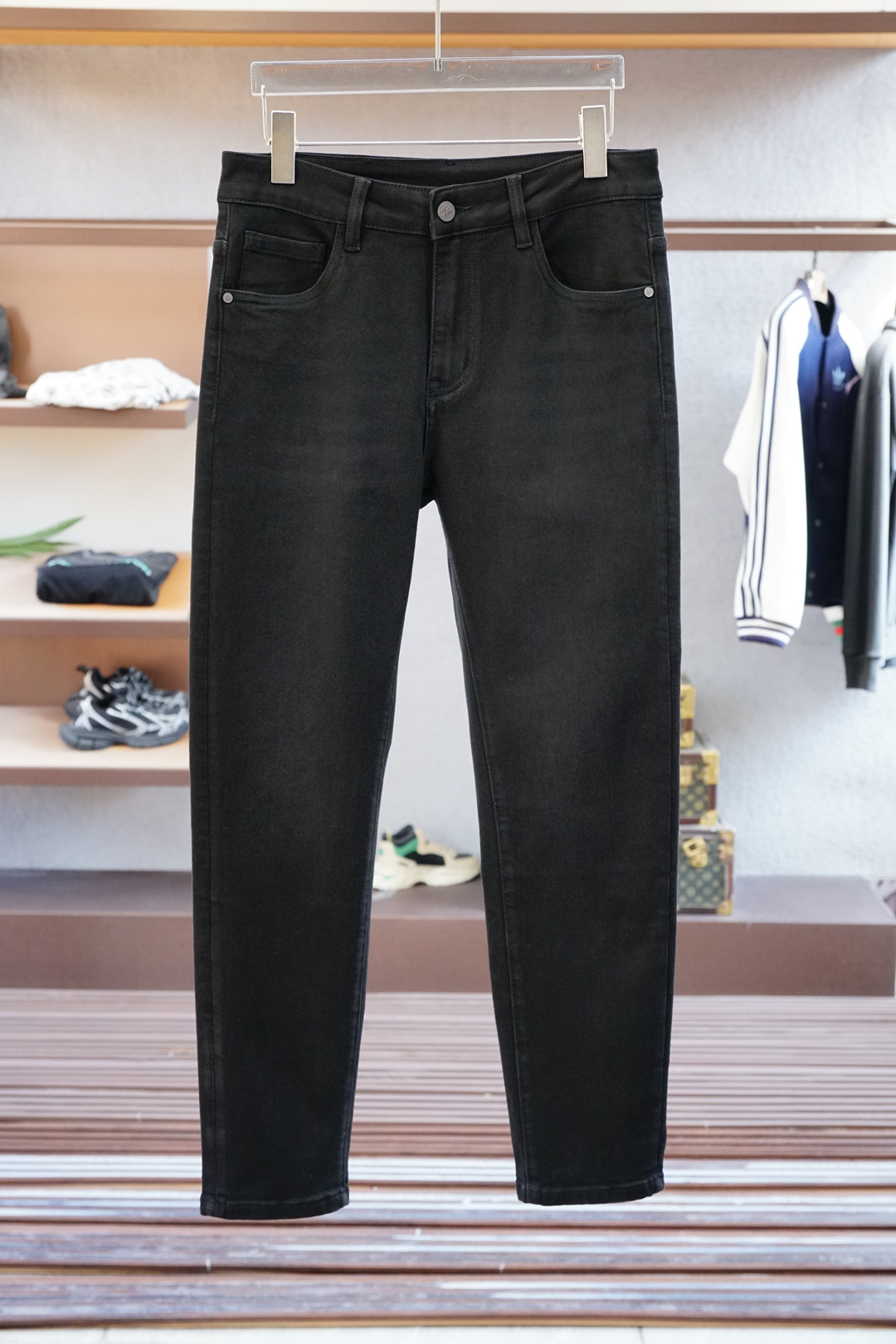 NO:571635,Dior/New Dior is coming for early autumn, new casual pants and jeans, high-end customized series. Imported high-density pure cotton with sand washing process is comfortable, soft and skin-friendly, straight and not easy to wrinkle, simple and clear, super versatile upper body effect, super fashionable and versatile, straight and stylish, a wardrobe must-have!  Suitable for any occasion 30-38 next day pickup no, dior, dior, jeans, alexander wang19860909Dior 迪奥/新款来袭早秋新款新款休闲裤牛仔裤,高端定制系列.进口高密度纯棉加沙洗工艺舒适柔软亲肤,笔挺不易起皱,简单明了,超级百搭上身效果超级棒时尚百搭,笔挺有型,衣橱必备！适合任何场合穿着 30-38隔天取货无,,dior,dior,jeans,alexander wang,Men's clothing