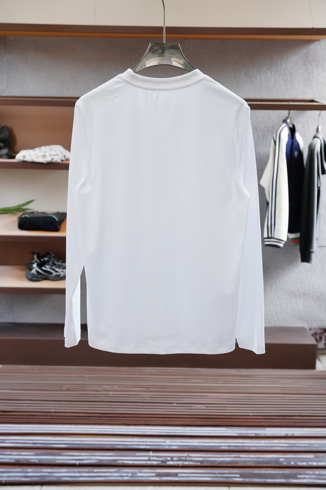 
BBR 巴宝莉 2025秋冬新品，男士胸前经典CCLOGO刺绣基础款圆领长袖T恤打底衫！贸易公司渠道稀