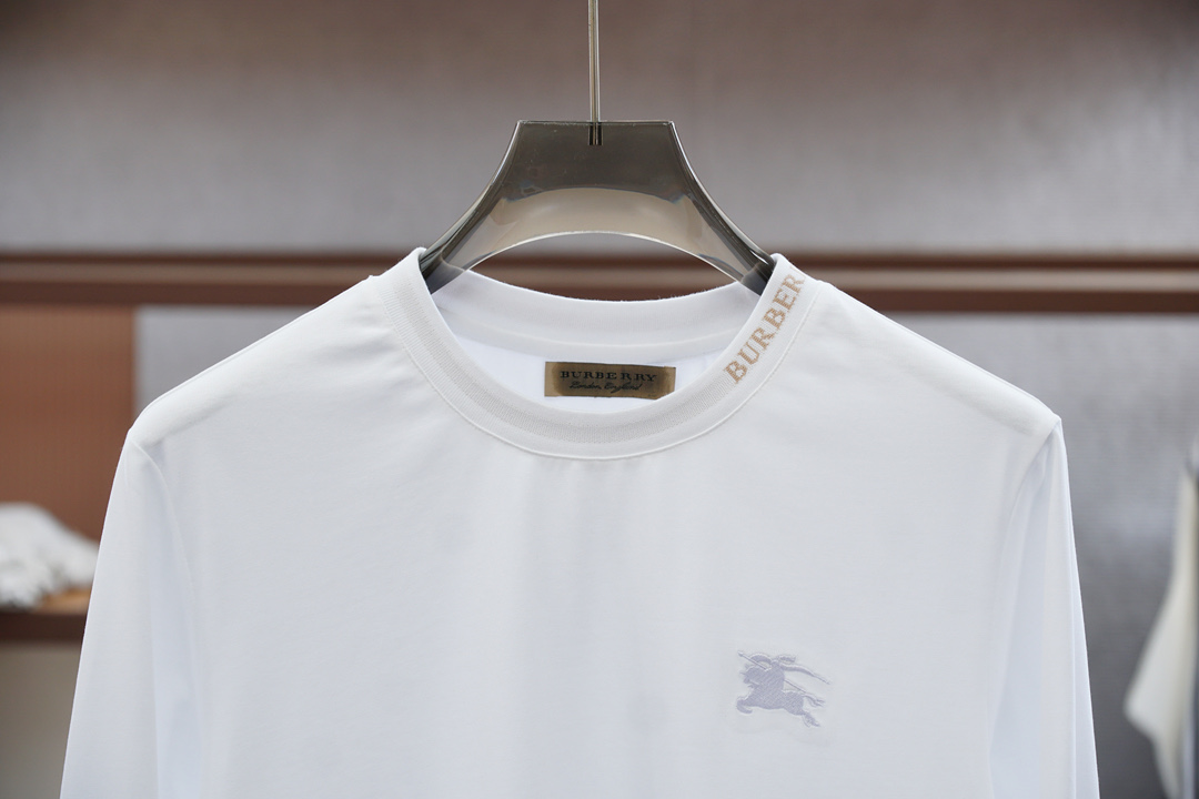 
BBR 巴宝莉 2025秋冬新品，男士胸前经典CCLOGO刺绣基础款圆领长袖T恤打底衫！贸易公司渠道稀