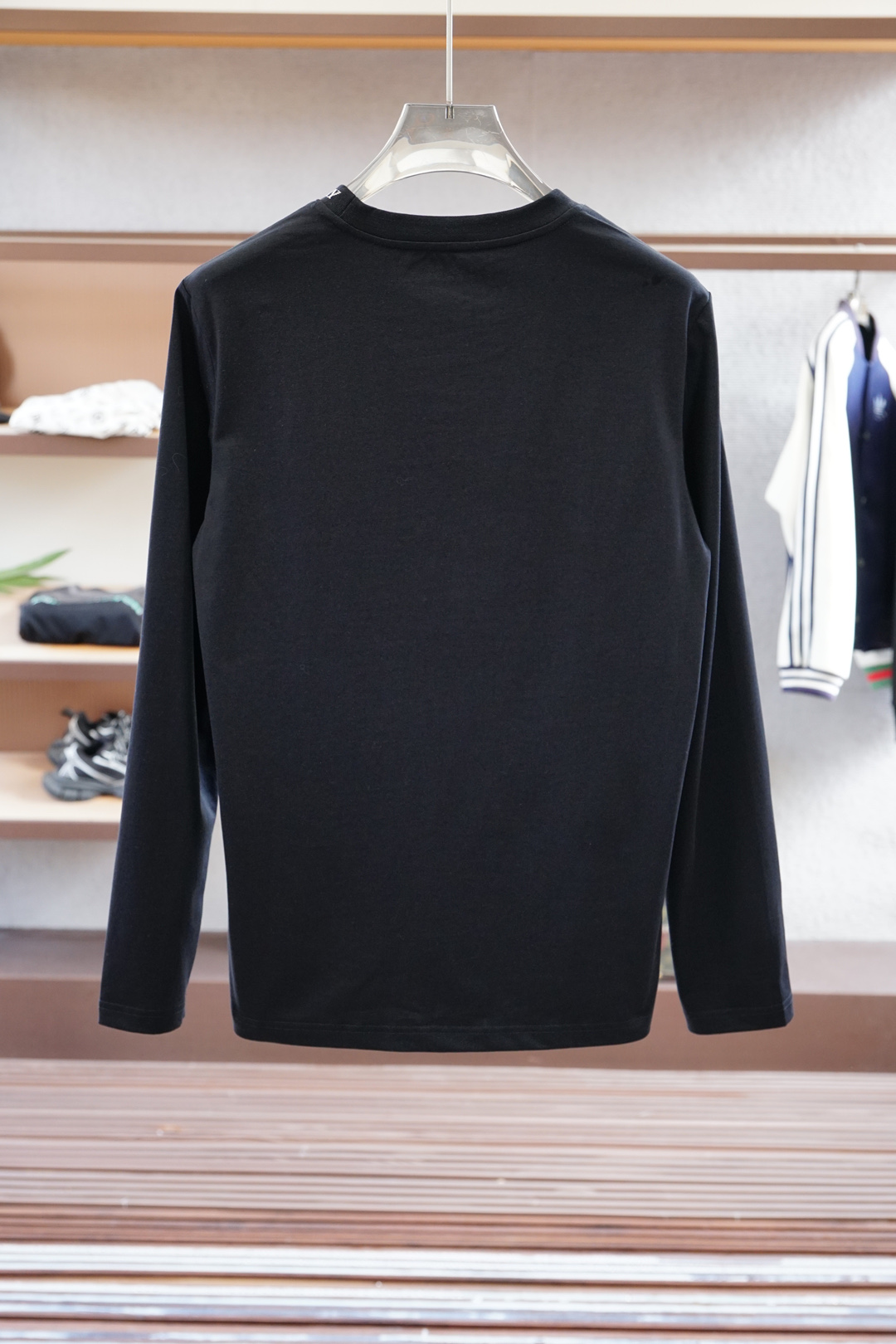 
BBR 巴宝莉 2025秋冬新品，男士胸前经典CCLOGO刺绣基础款圆领长袖T恤打底衫！贸易公司渠道稀