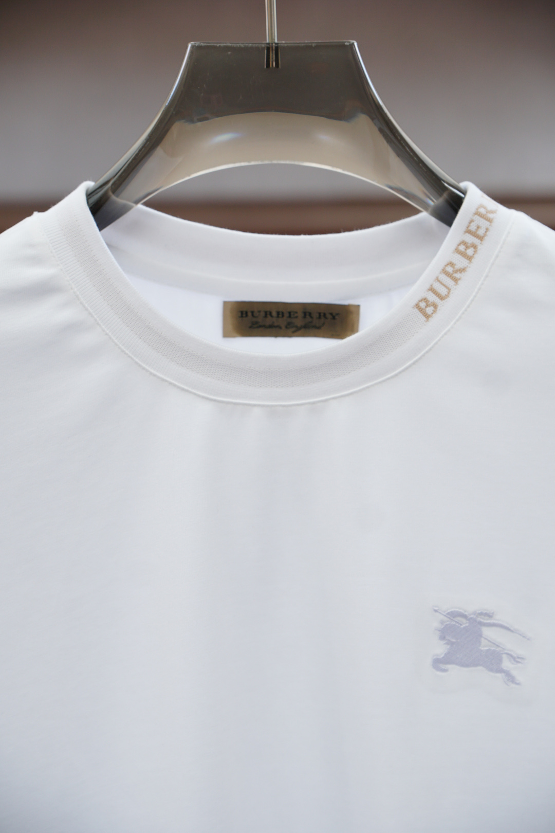 
BBR 巴宝莉 2025秋冬新品，男士胸前经典CCLOGO刺绣基础款圆领长袖T恤打底衫！贸易公司渠道稀