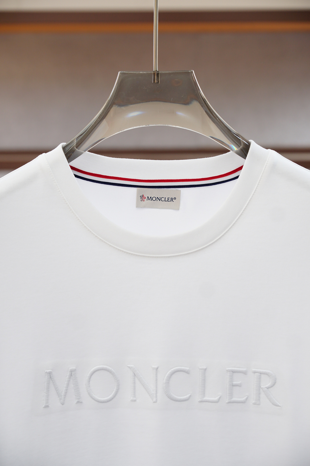 
蒙口-2025秋冬新品，男士胸前经典LOGO刺绣基础款圆领长袖T恤打底衫！贸易公司渠道稀出，同步GW发