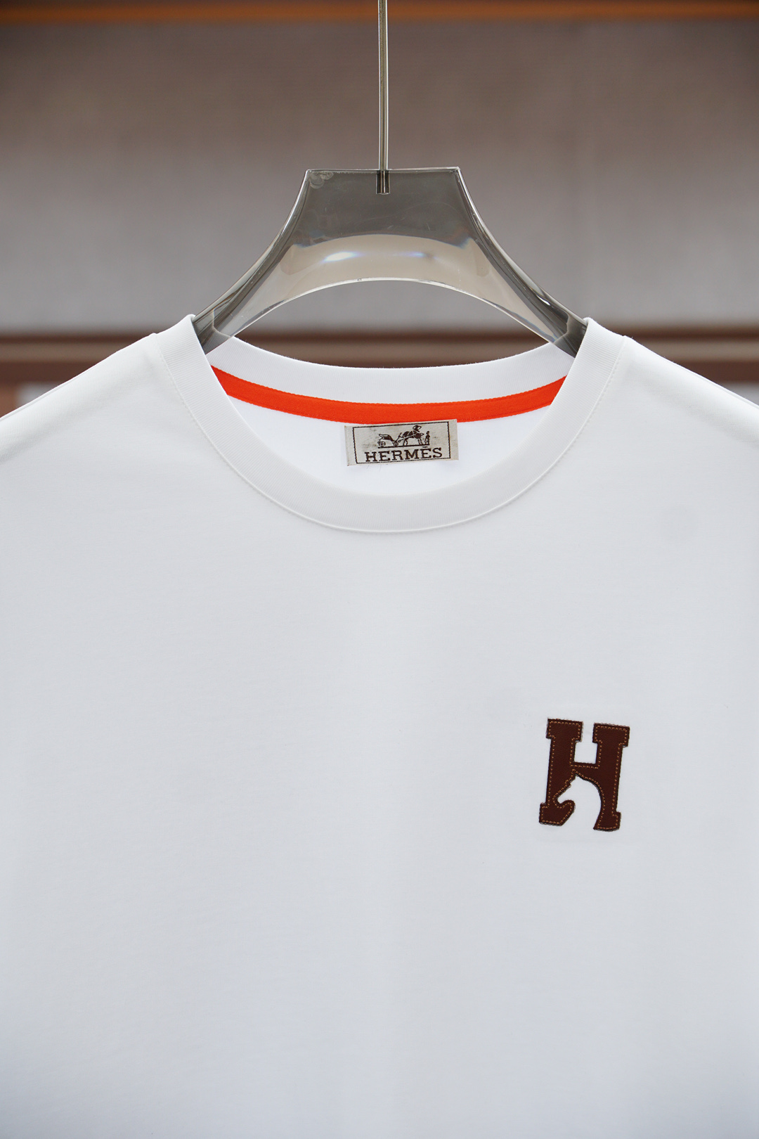 
Hermes 爱马仕/2025秋冬新品，男士胸前经典LOGO刺绣基础款圆领长袖T恤打底衫！贸易公司渠道