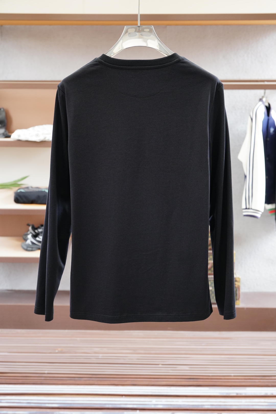 
布鲁提/2025秋冬新品，男士胸前经典CCLOGO刺绣基础款圆领长袖T恤打底衫！贸易公司渠道稀出，同步