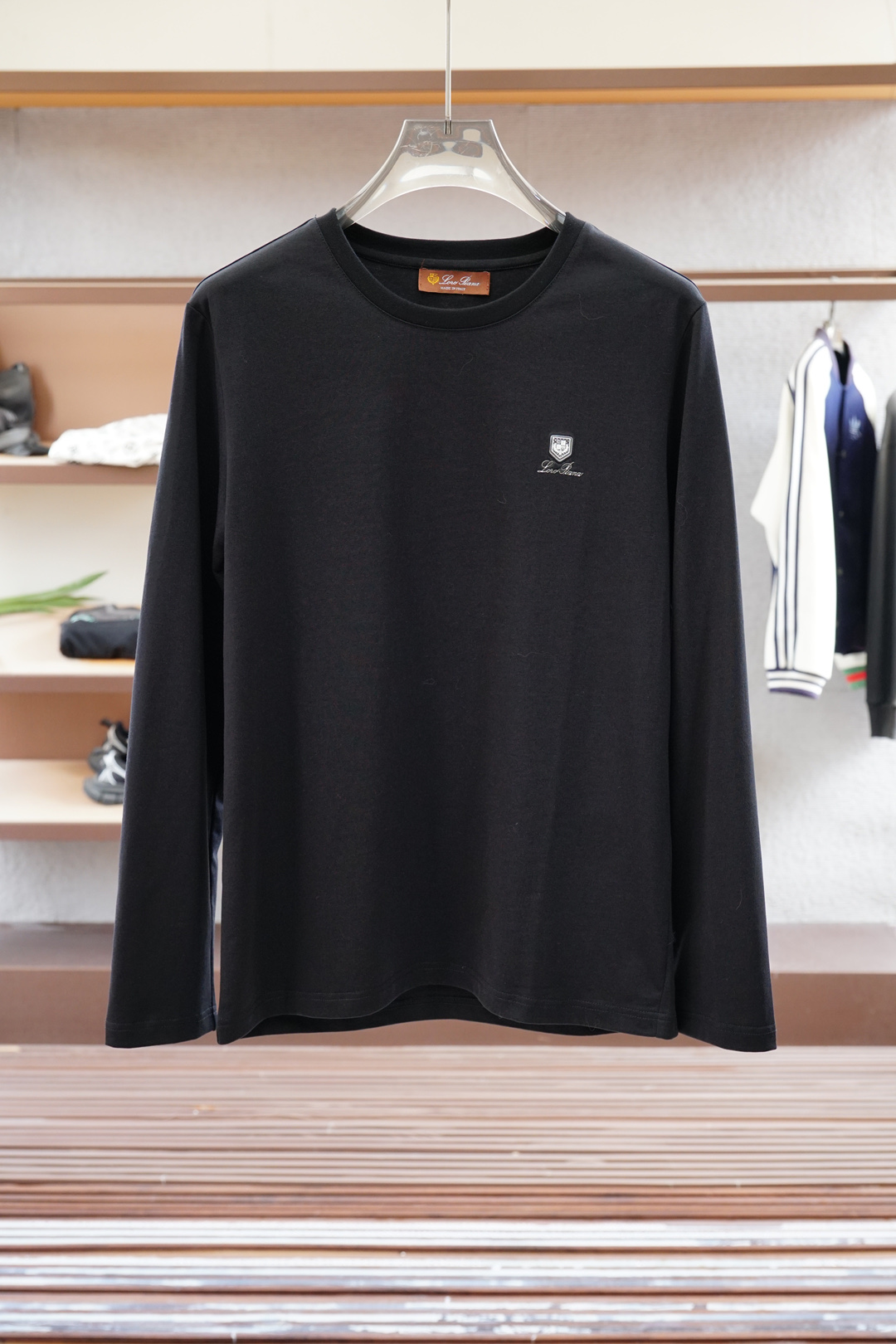 
lP🆕/2025秋冬新品，男士胸前经典CCLOGO刺绣基础款圆领长袖T恤打底衫！贸易公司渠道稀出，同步