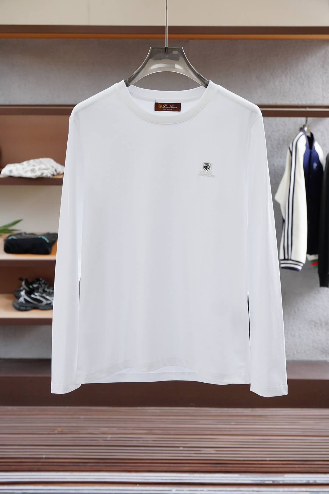 
lP🆕/2025秋冬新品，男士胸前经典CCLOGO刺绣基础款圆领长袖T恤打底衫！贸易公司渠道稀出，同步